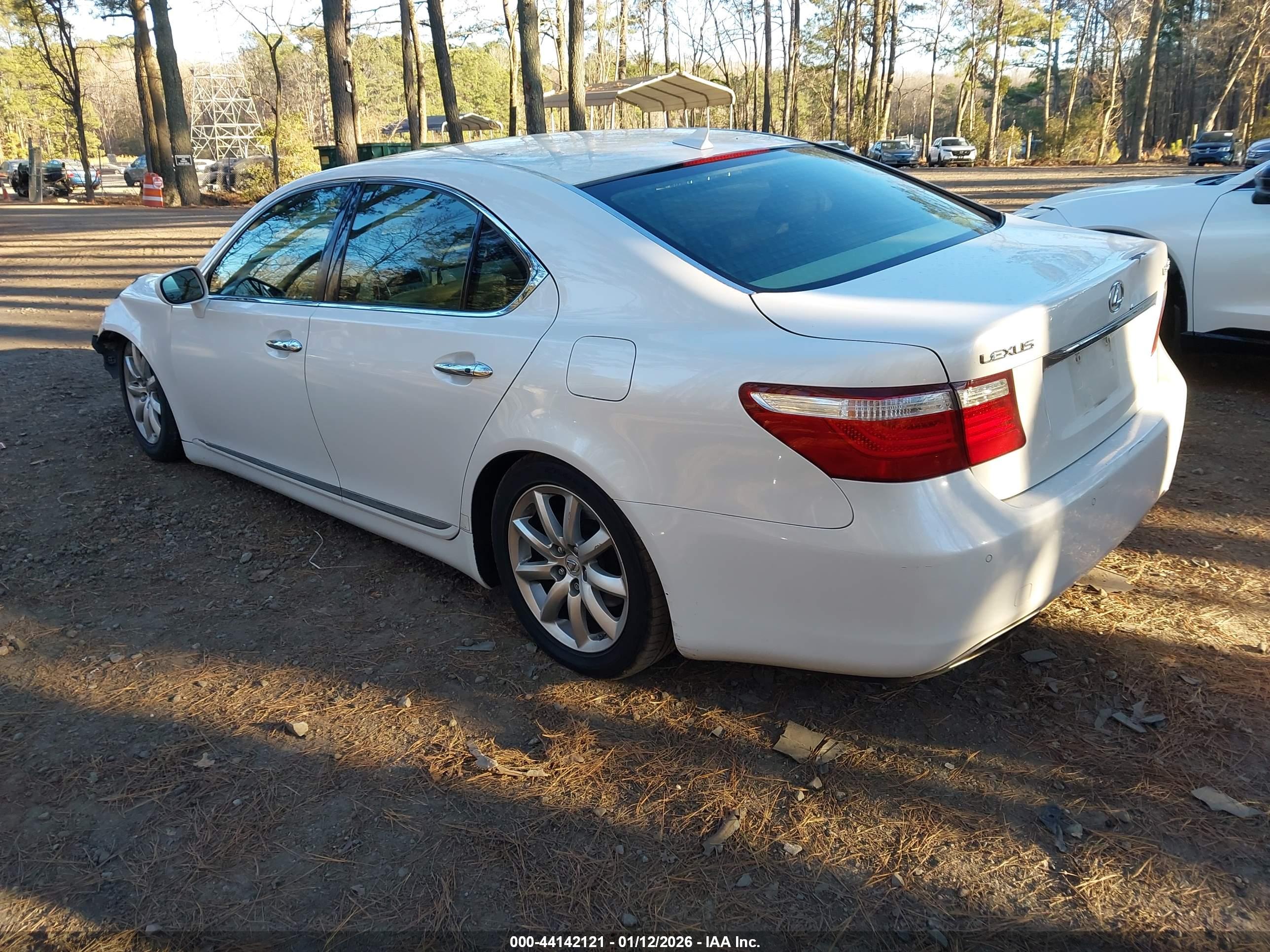 LEXUS LS image 3