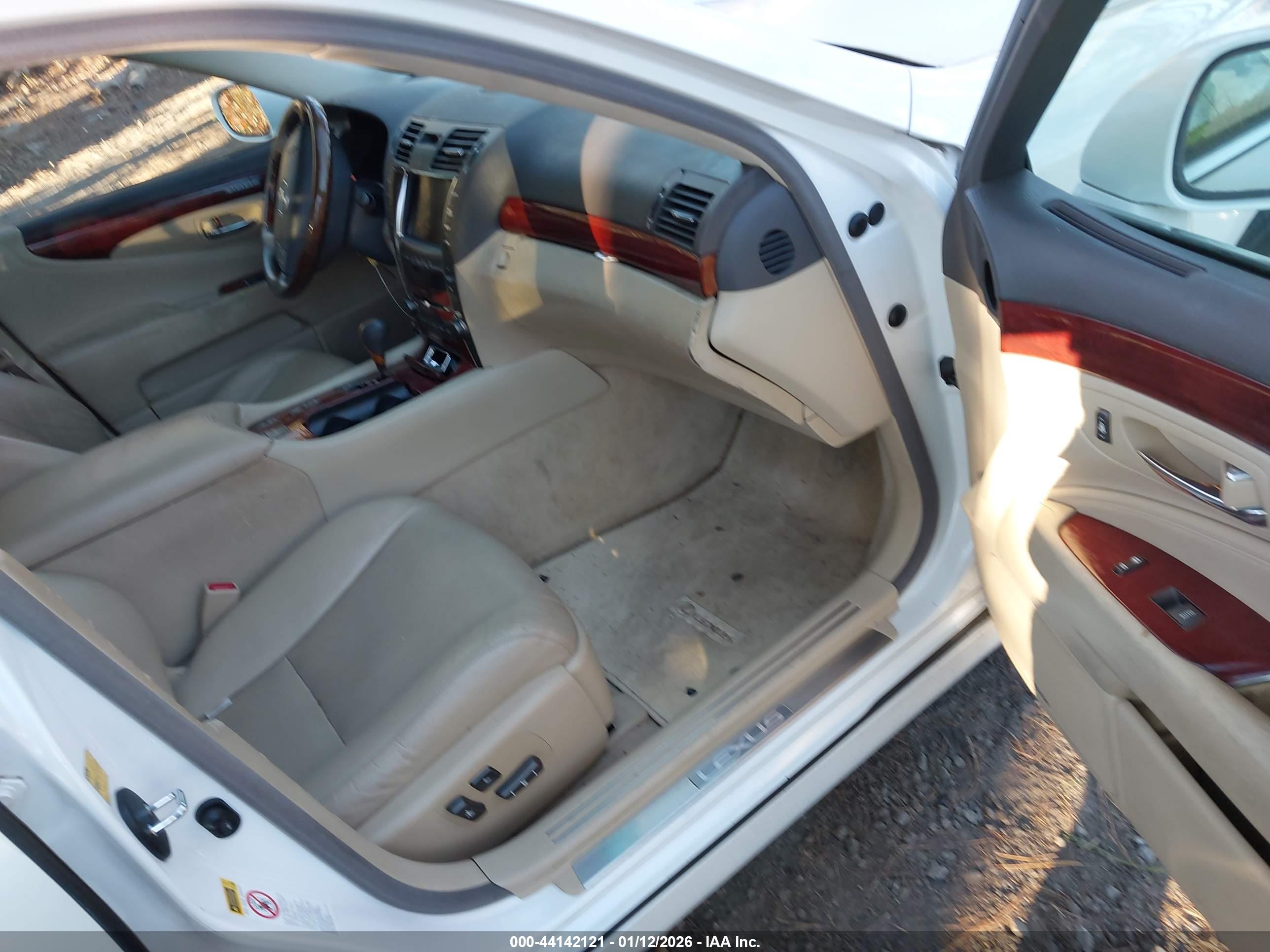 LEXUS LS image 5