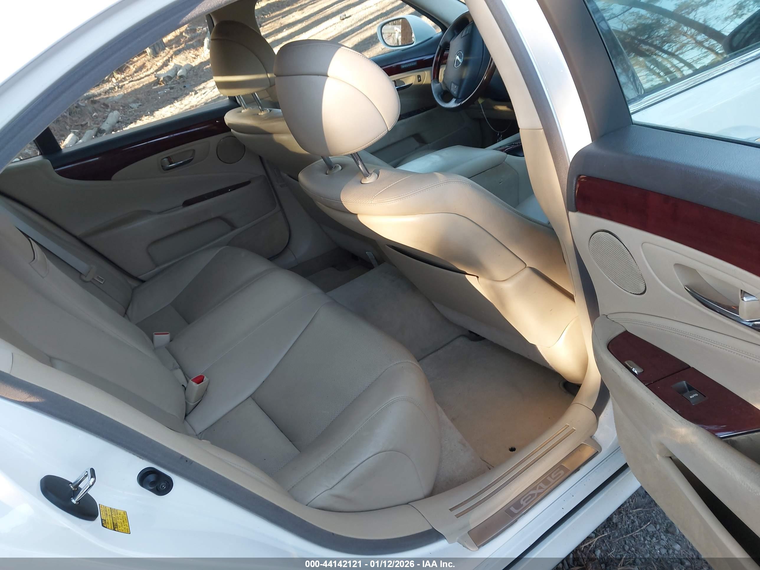 LEXUS LS image 8