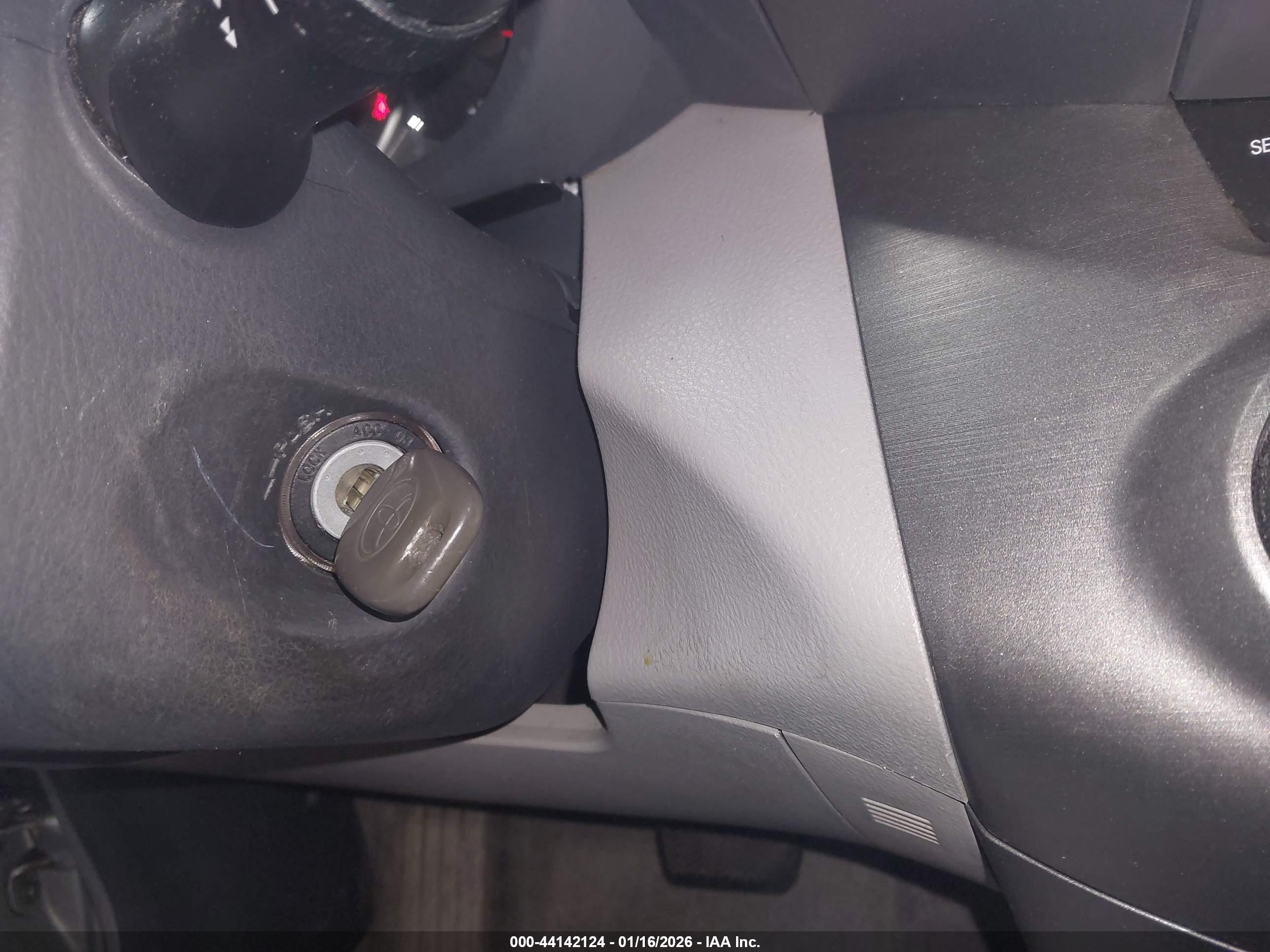TOYOTA RAV4 image 11