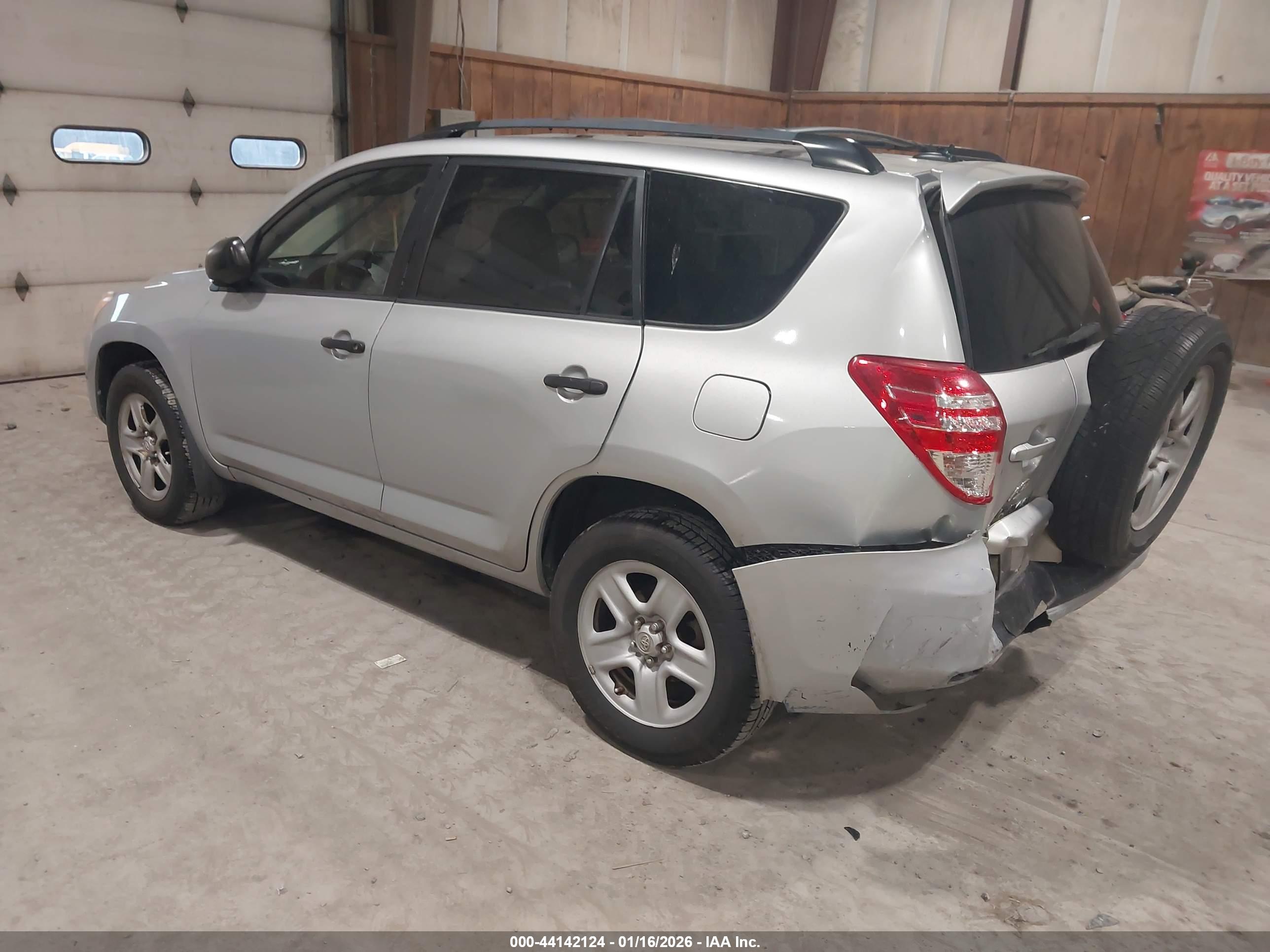 TOYOTA RAV4 image 3