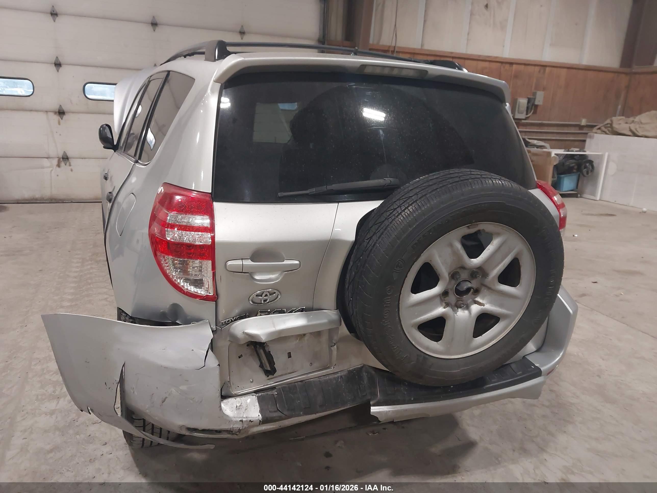 TOYOTA RAV4 image 6