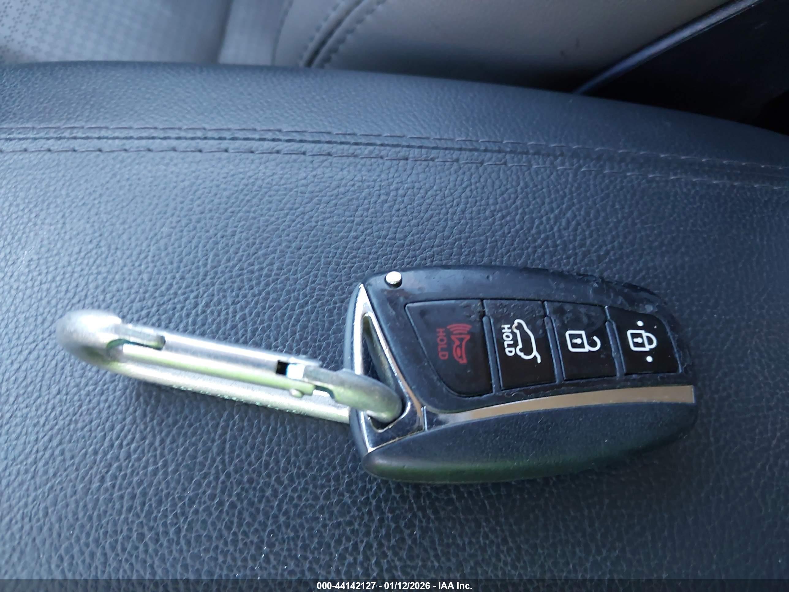 HYUNDAI SANTA image 11