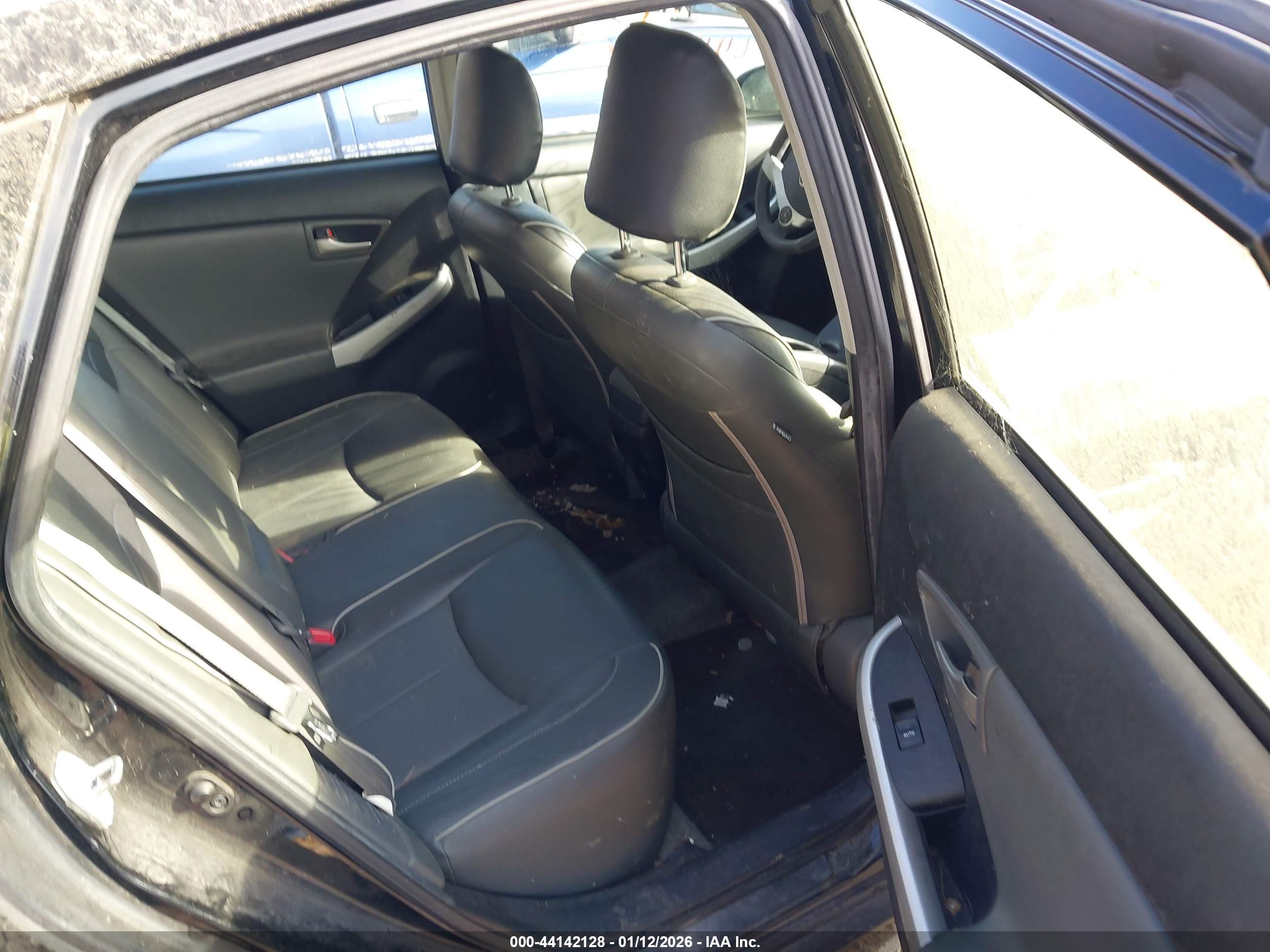 TOYOTA PRIUS image 8