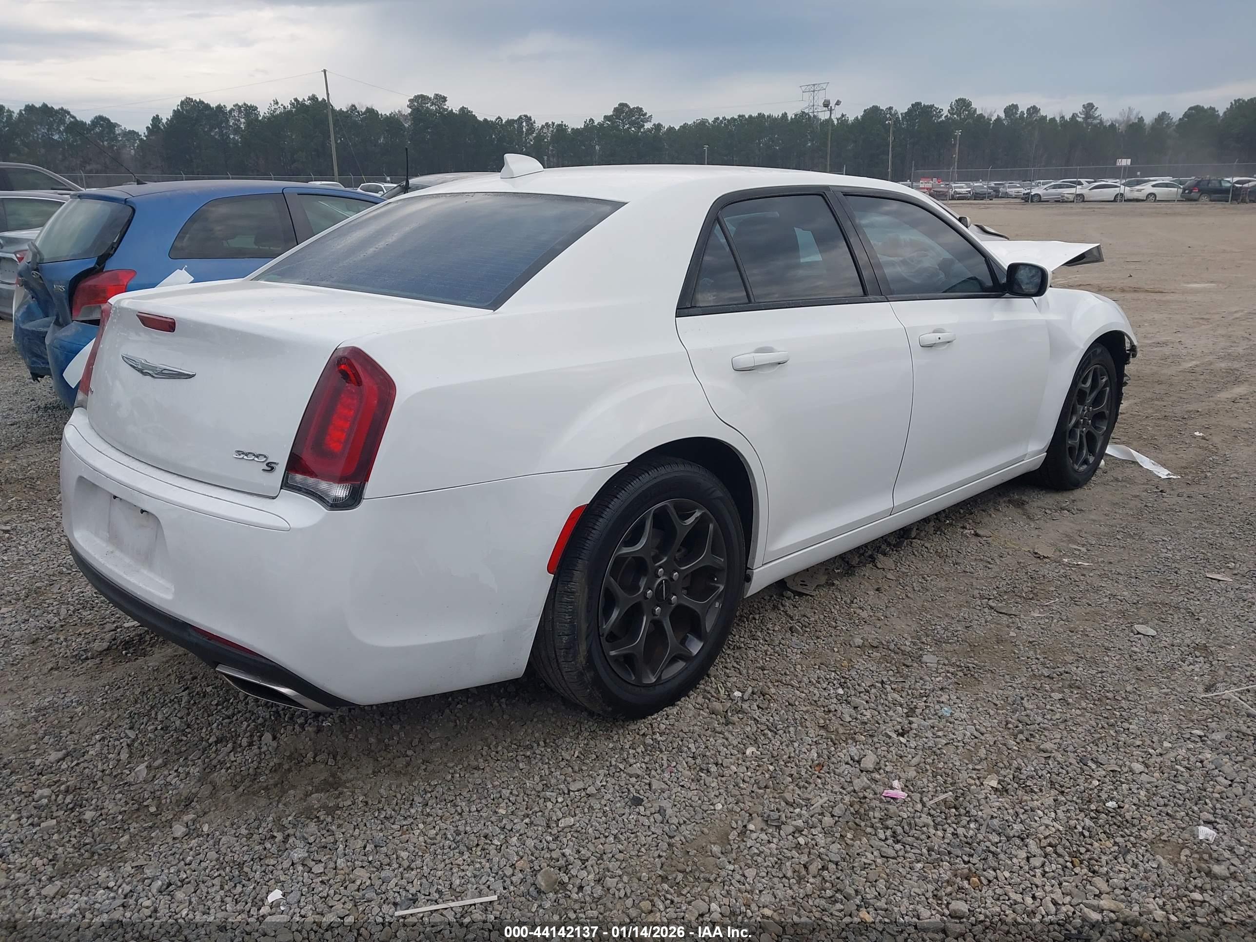 CHRYSLER 300 image 4