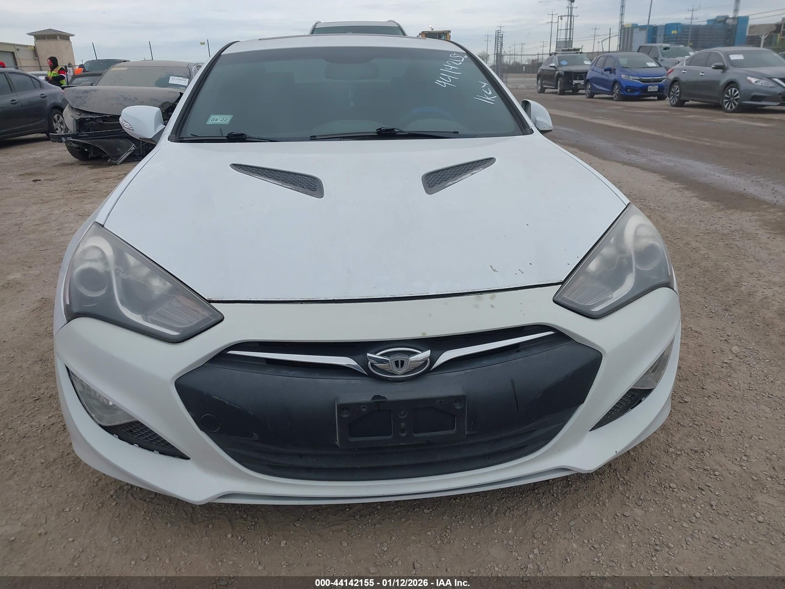 HYUNDAI GENESIS image 6