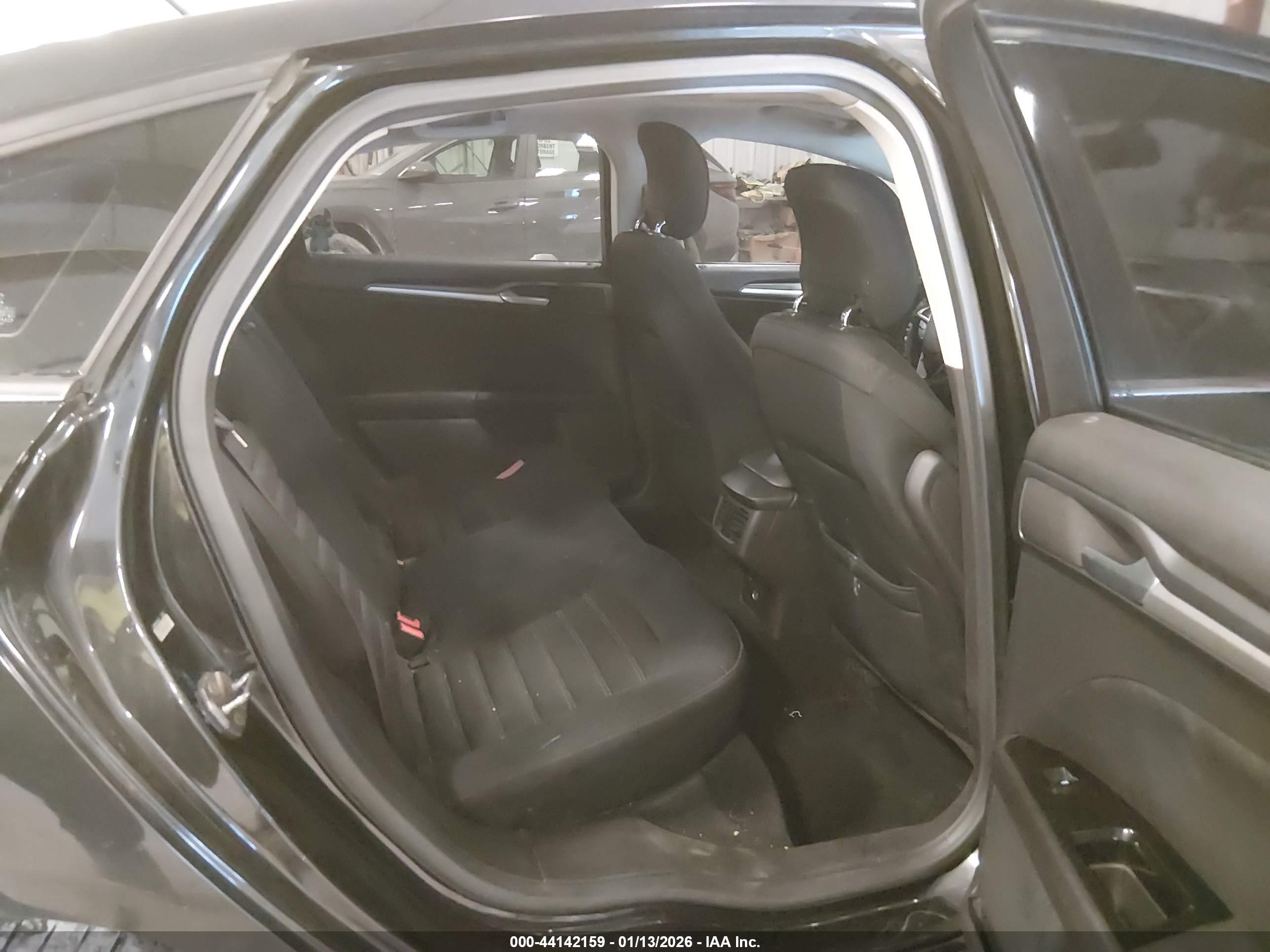 FORD FUSION image 8
