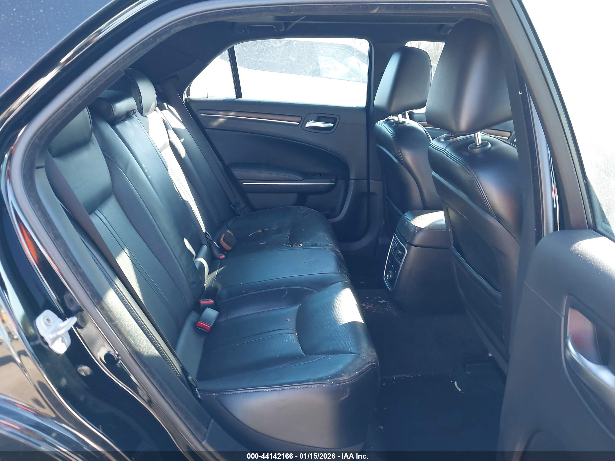 CHRYSLER 300C image 8