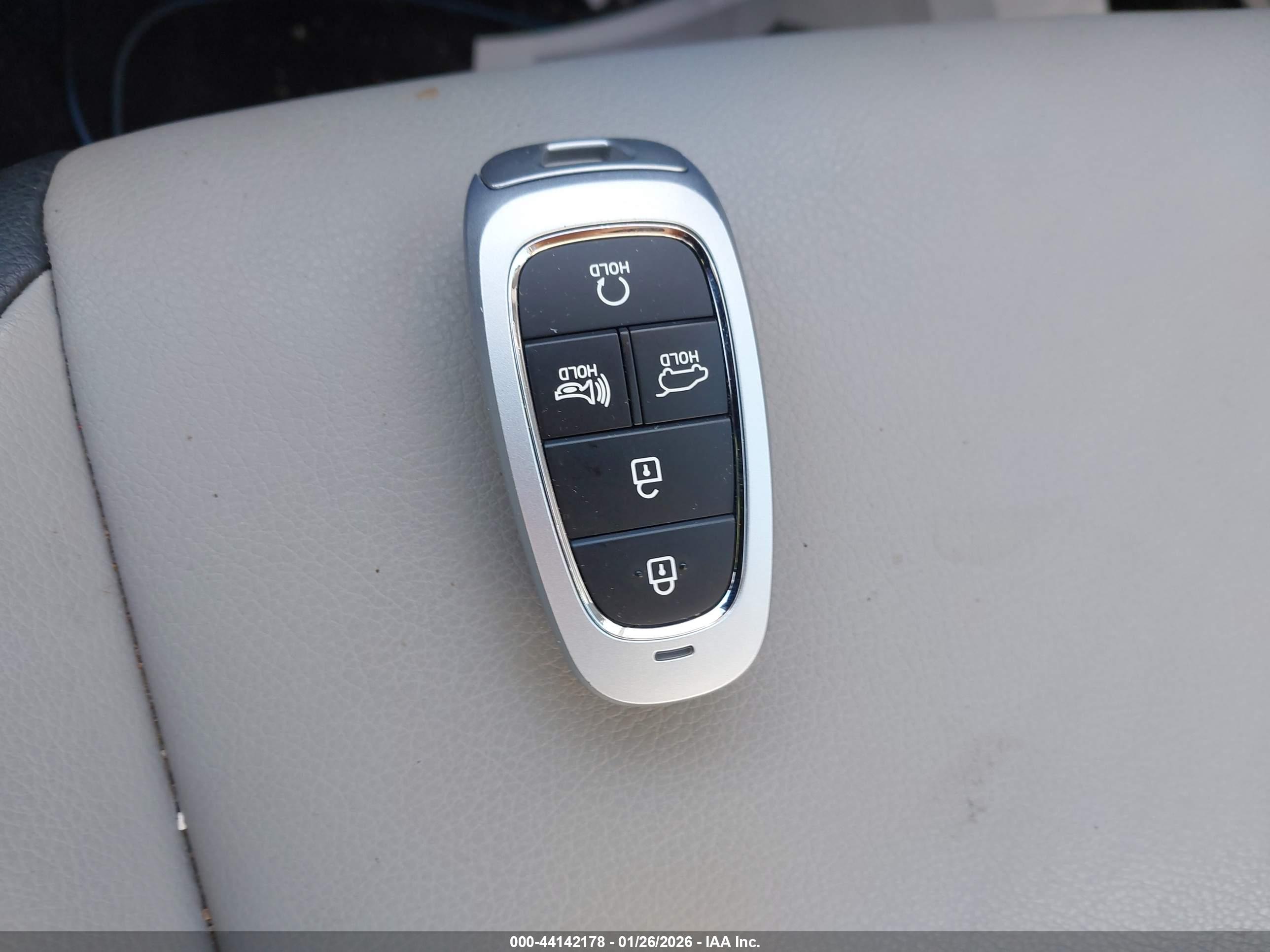 HYUNDAI SANTA image 11