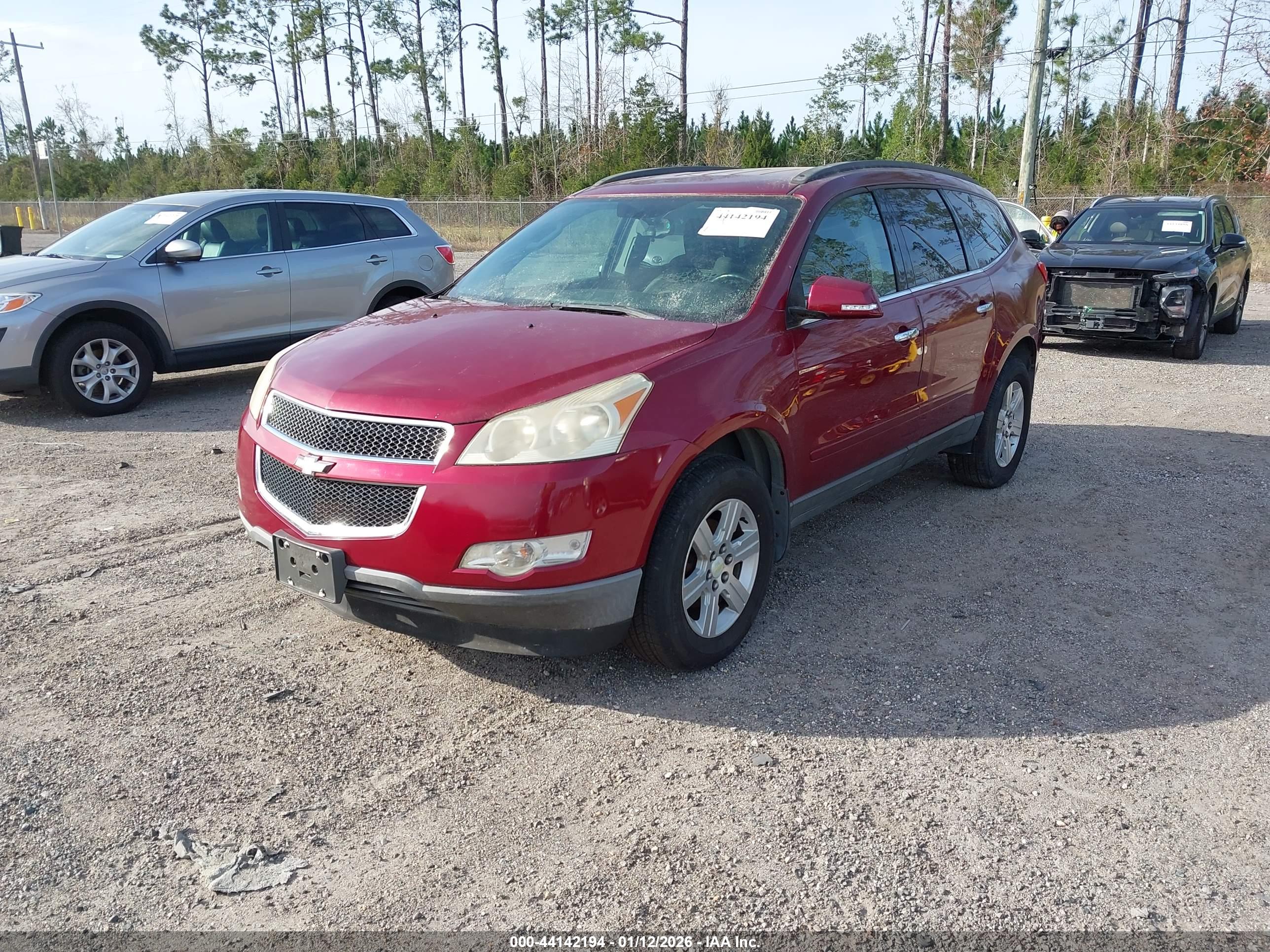 CHEVROLET TRAVERSE image 2