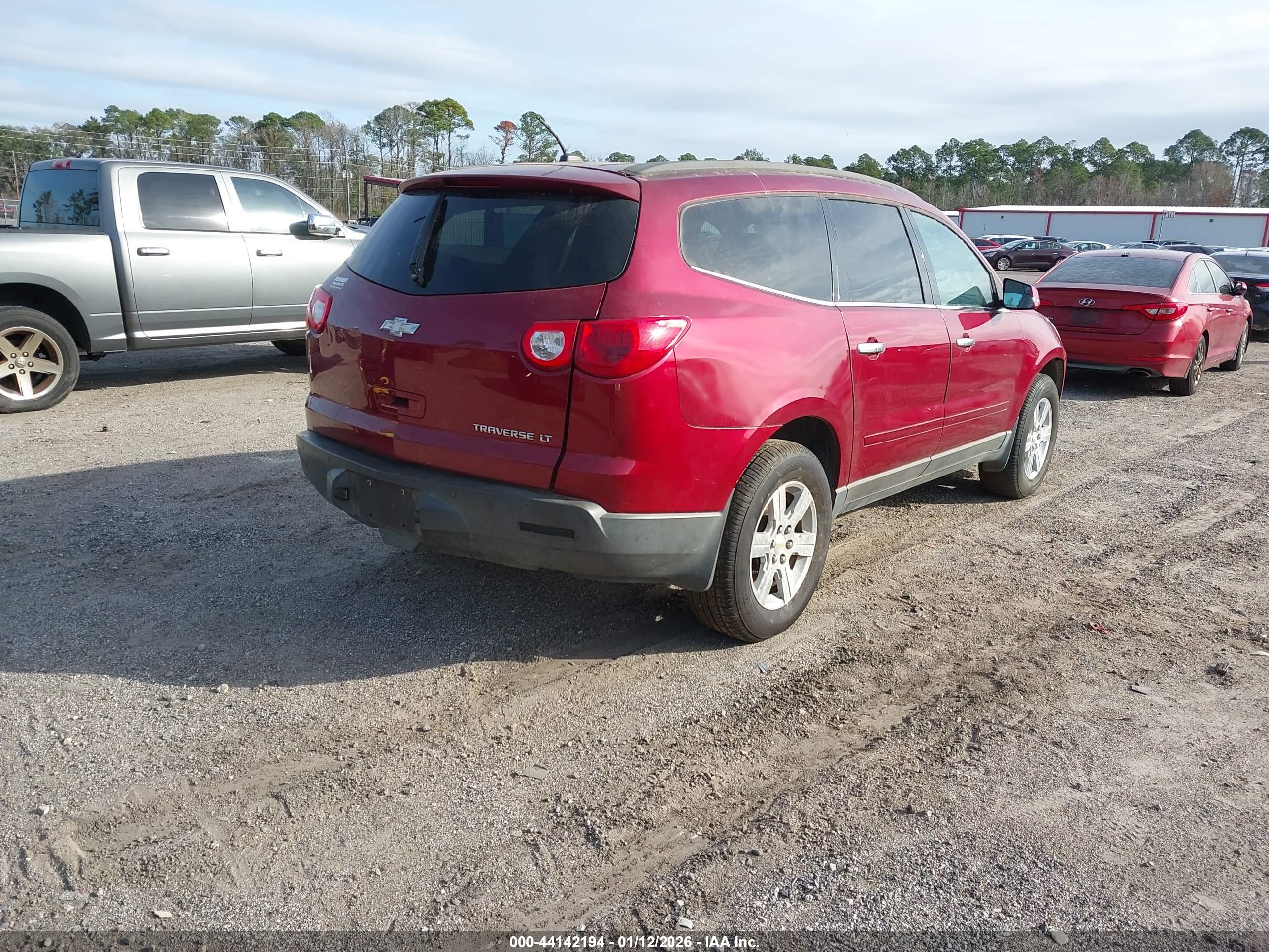 CHEVROLET TRAVERSE image 4
