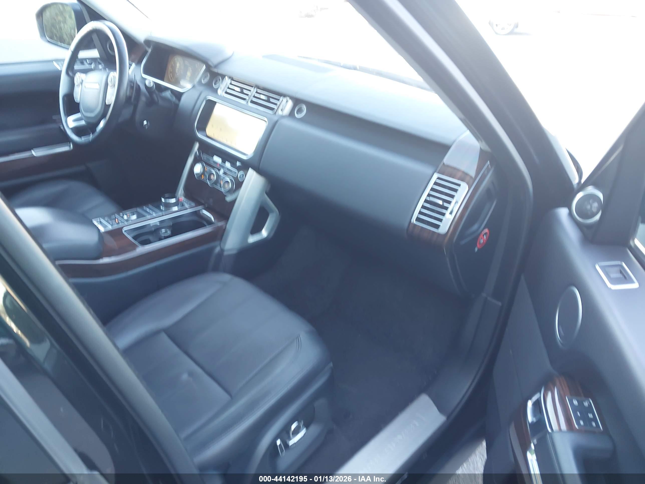 LAND ROVER image 5