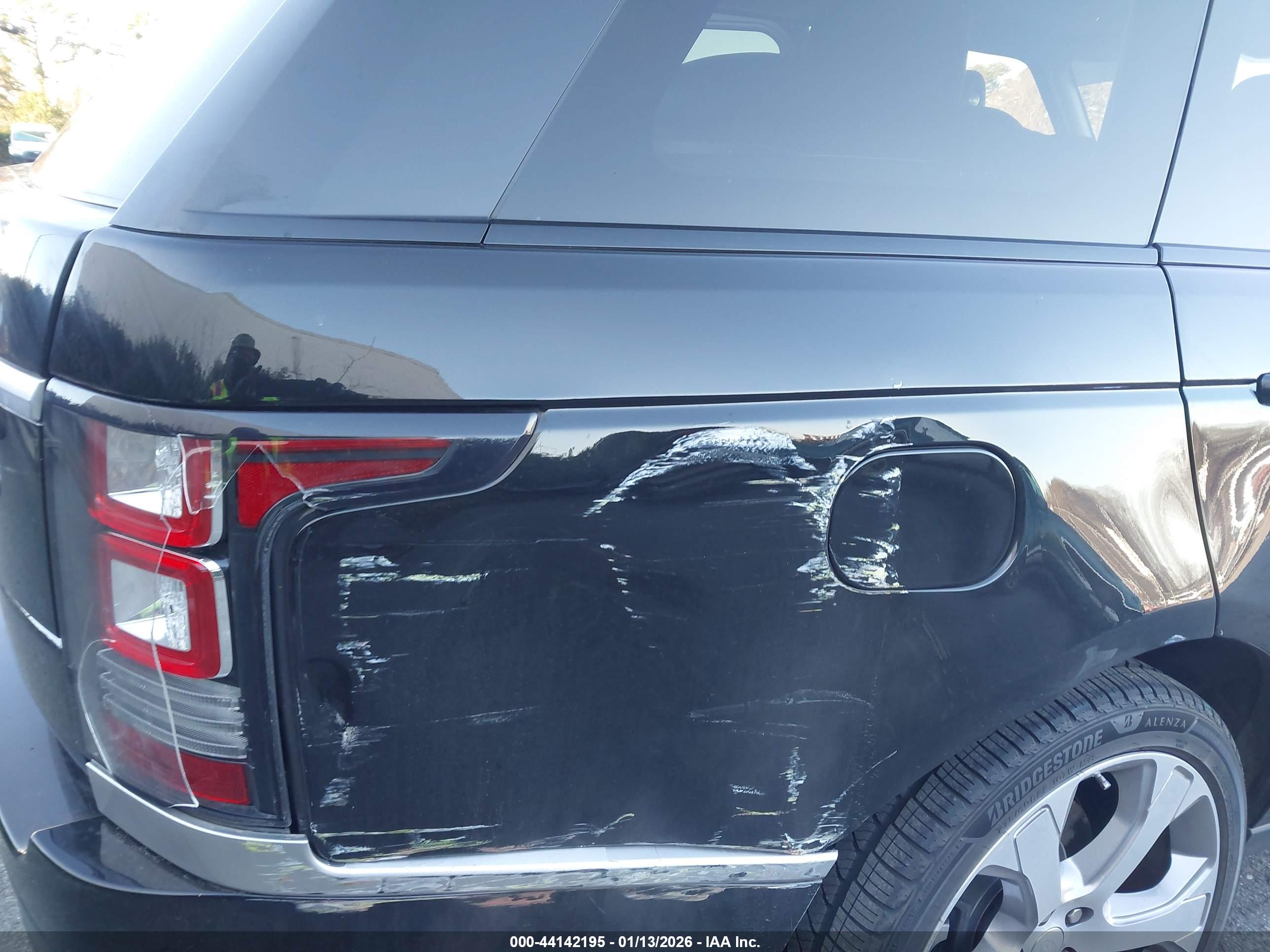 LAND ROVER image 6