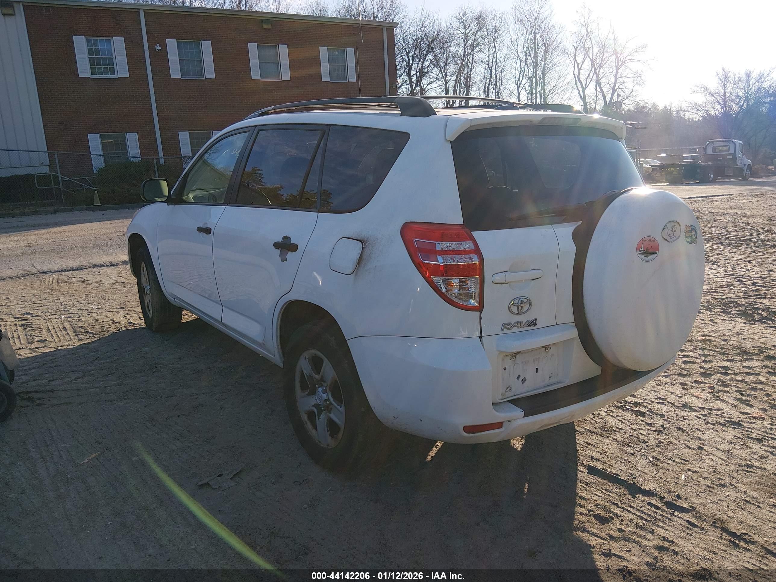 TOYOTA RAV4 image 3
