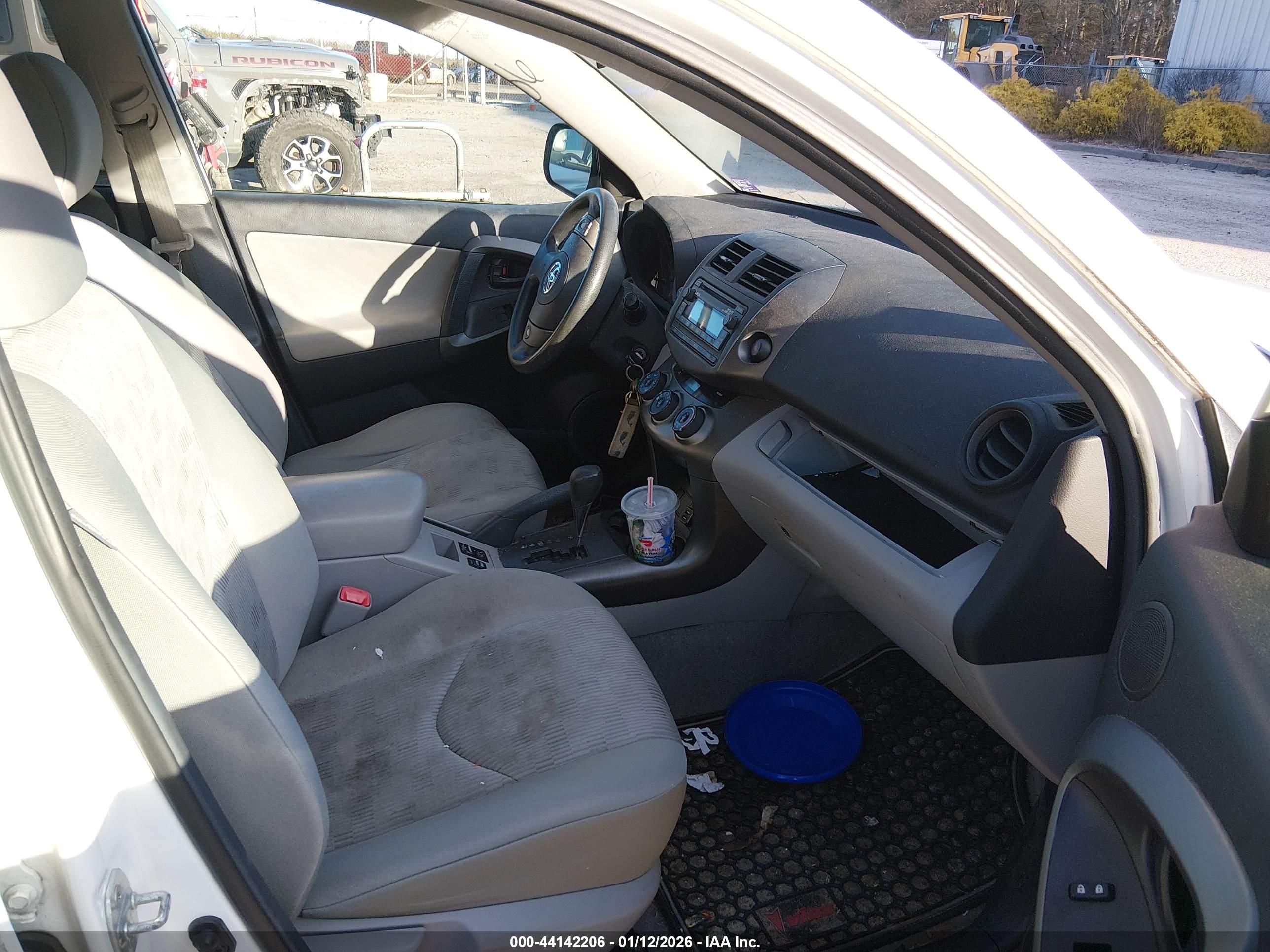 TOYOTA RAV4 image 5