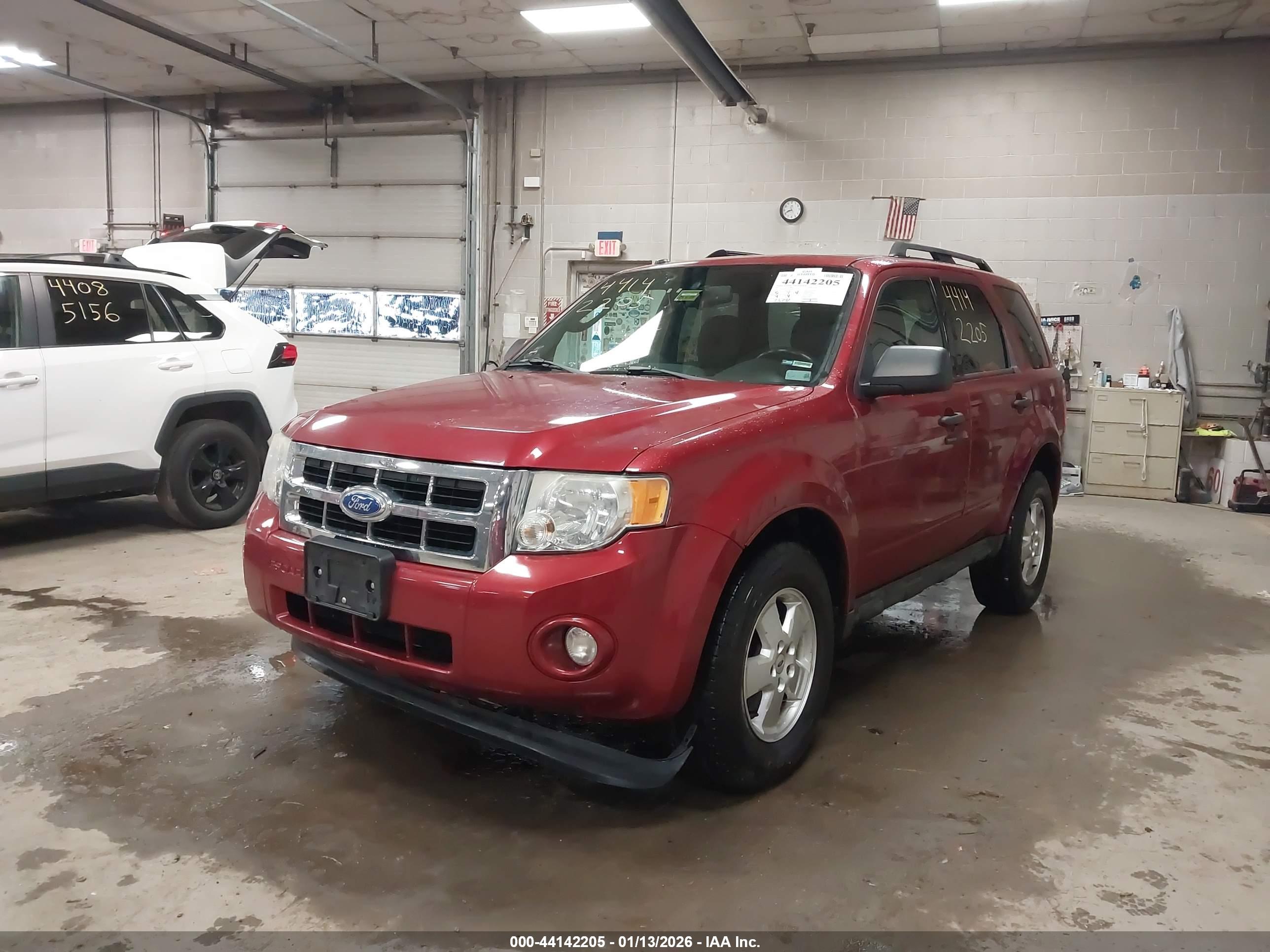 FORD ESCAPE image 2
