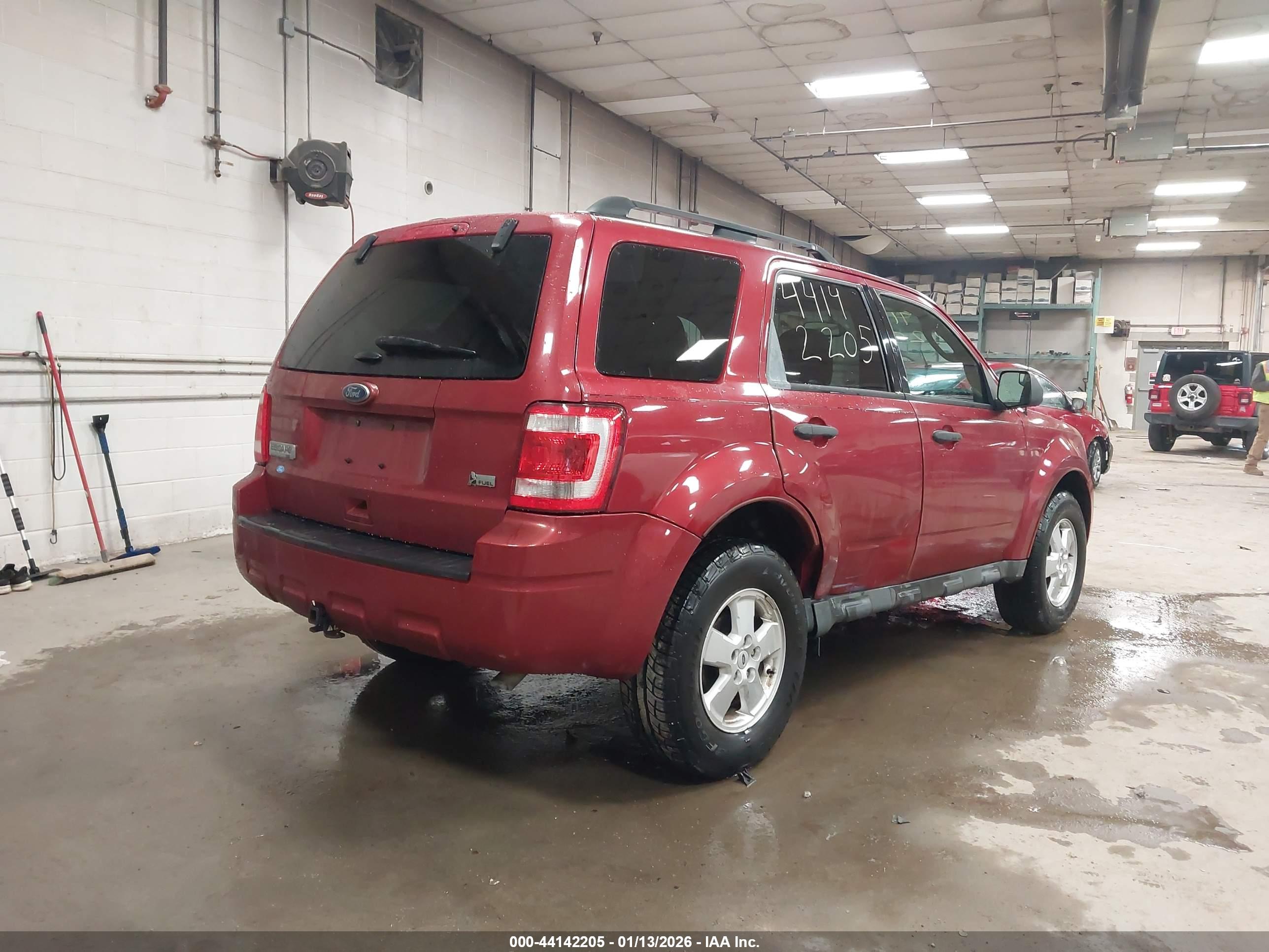 FORD ESCAPE image 4