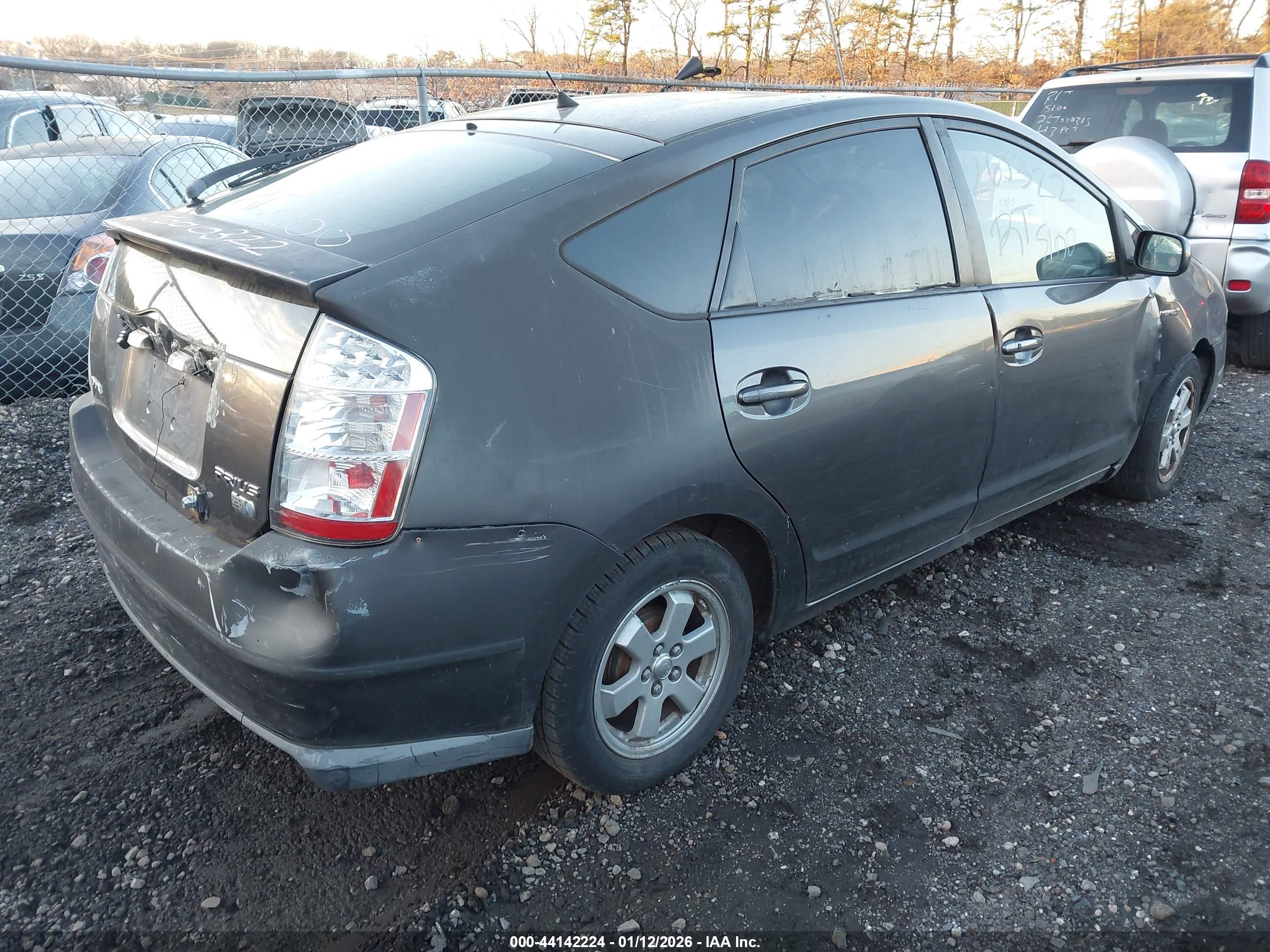 TOYOTA PRIUS image 4