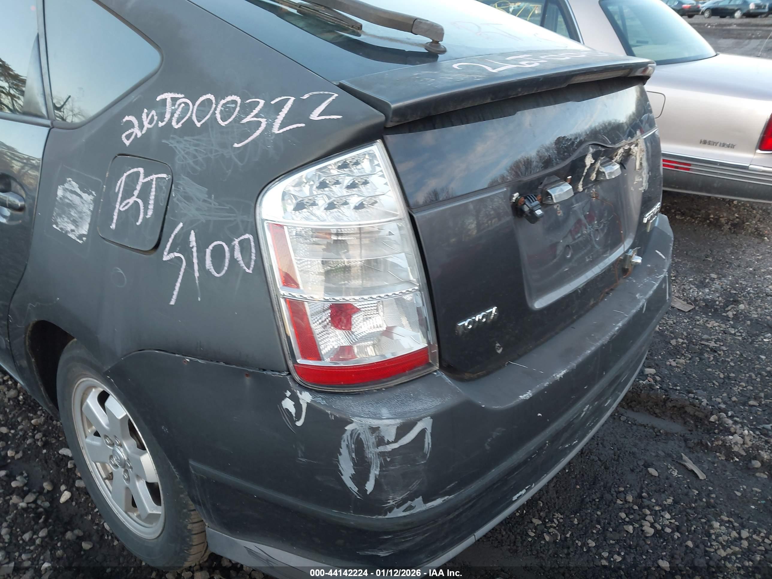 TOYOTA PRIUS image 6