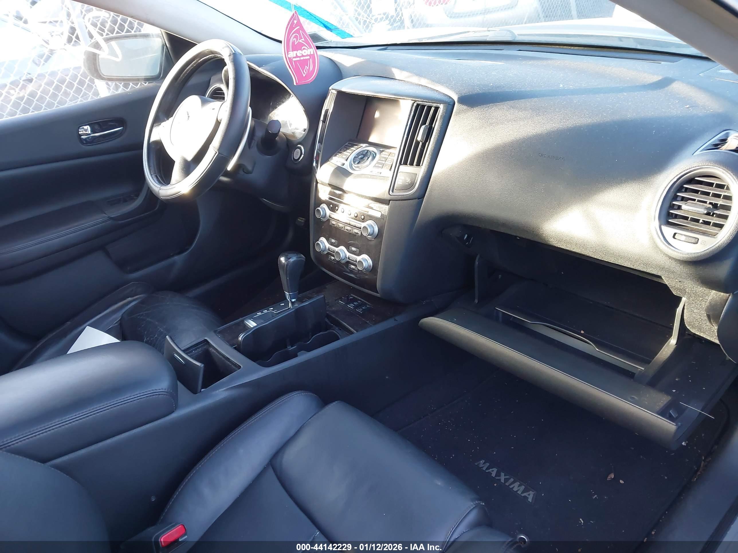 NISSAN MAXIMA image 5