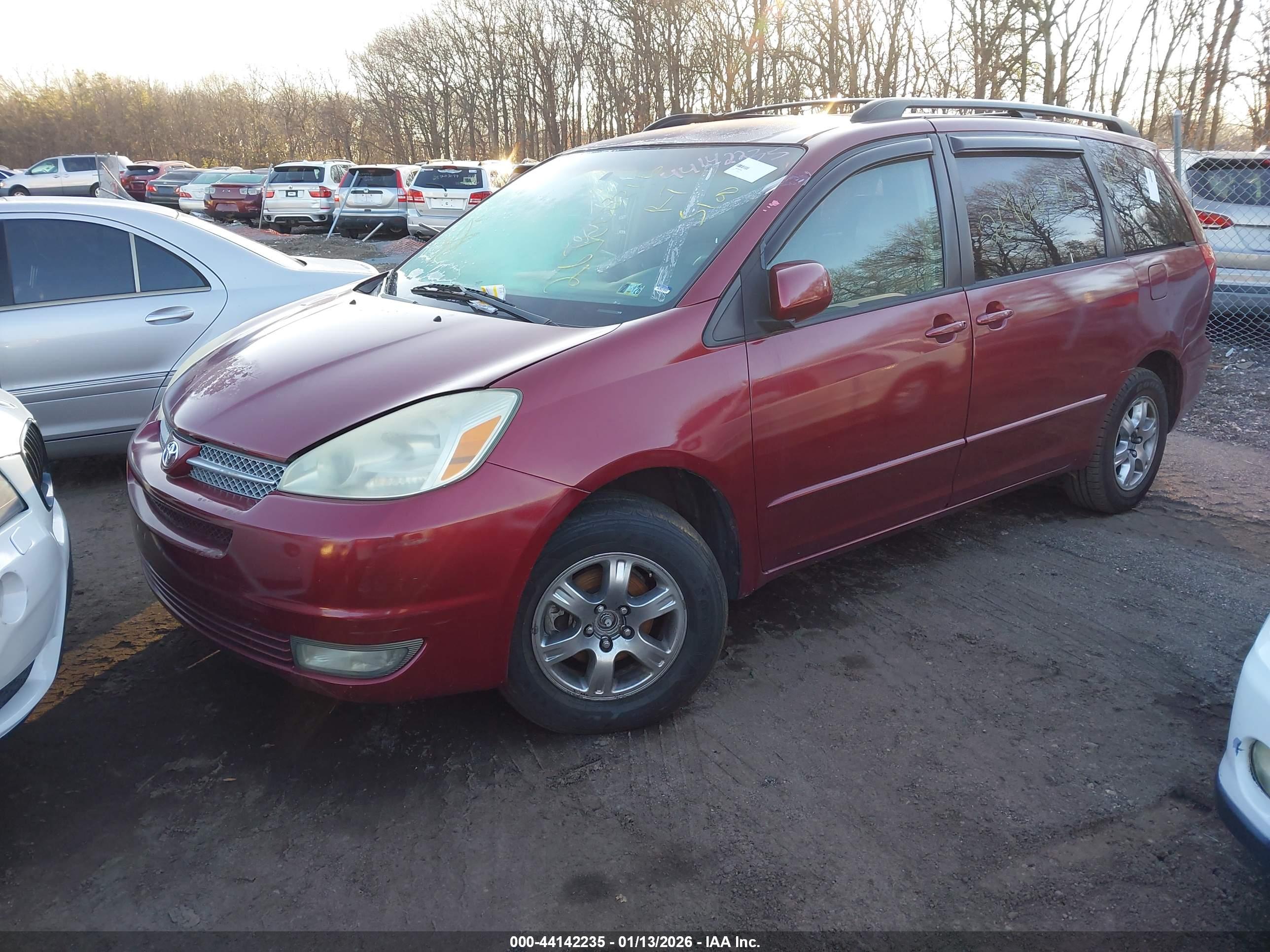 TOYOTA SIENNA image 2