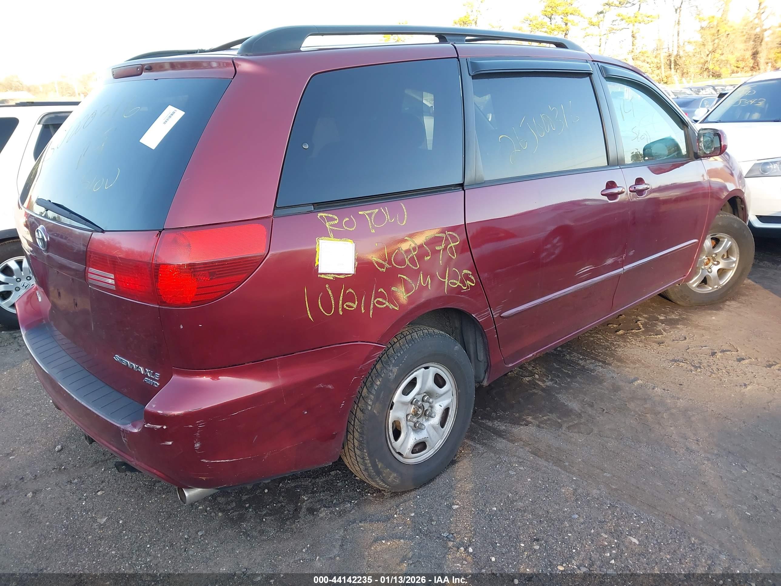TOYOTA SIENNA image 4
