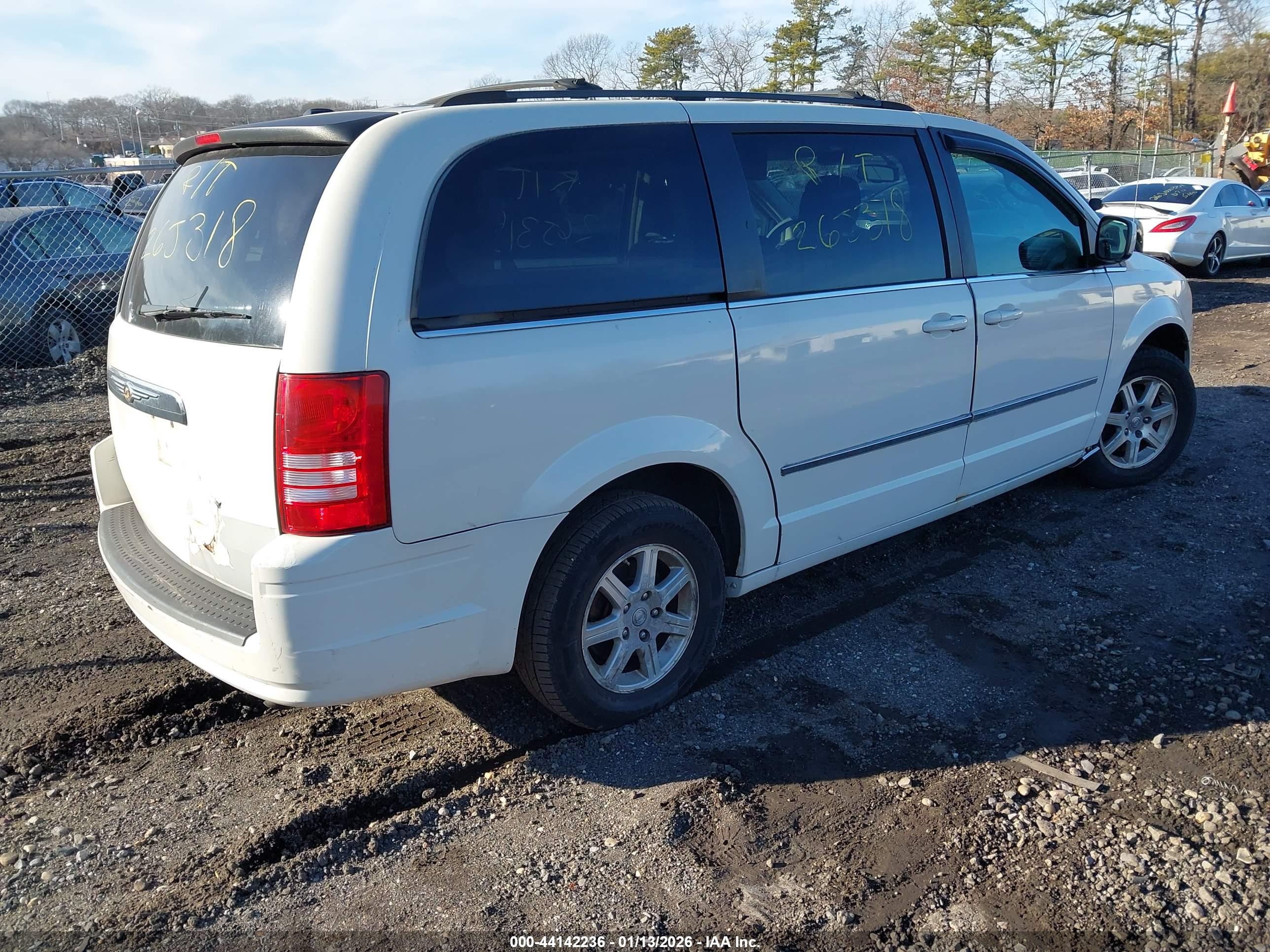 CHRYSLER TOWN image 4