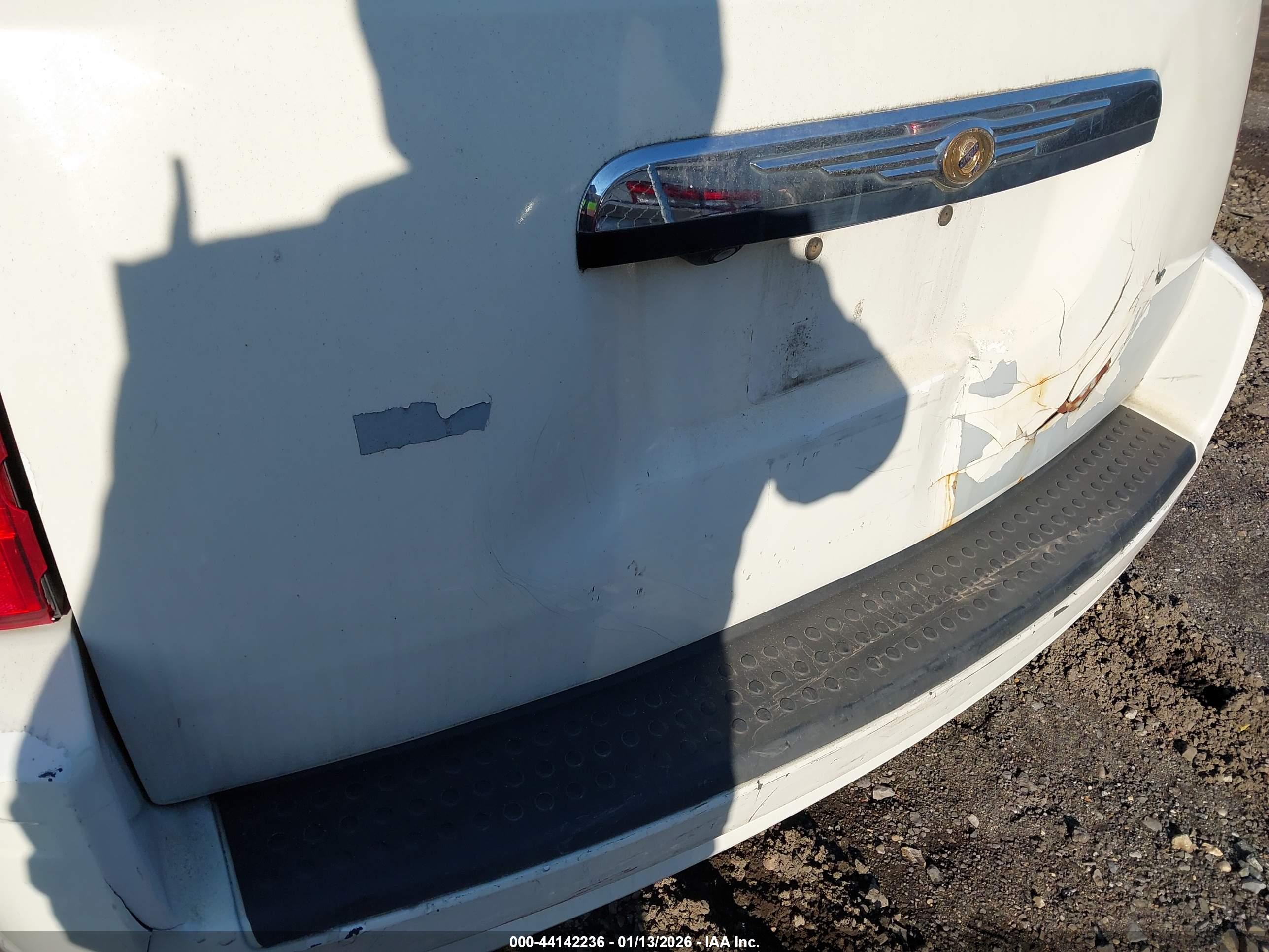 CHRYSLER TOWN image 6