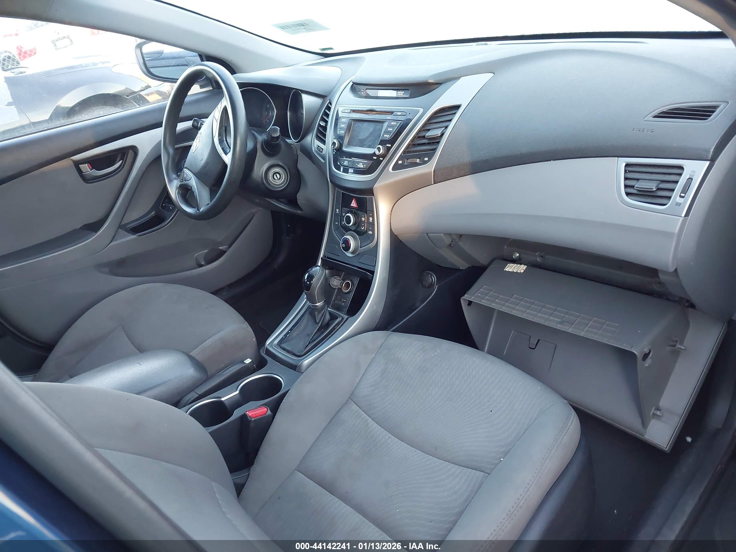 HYUNDAI ELANTRA image 5