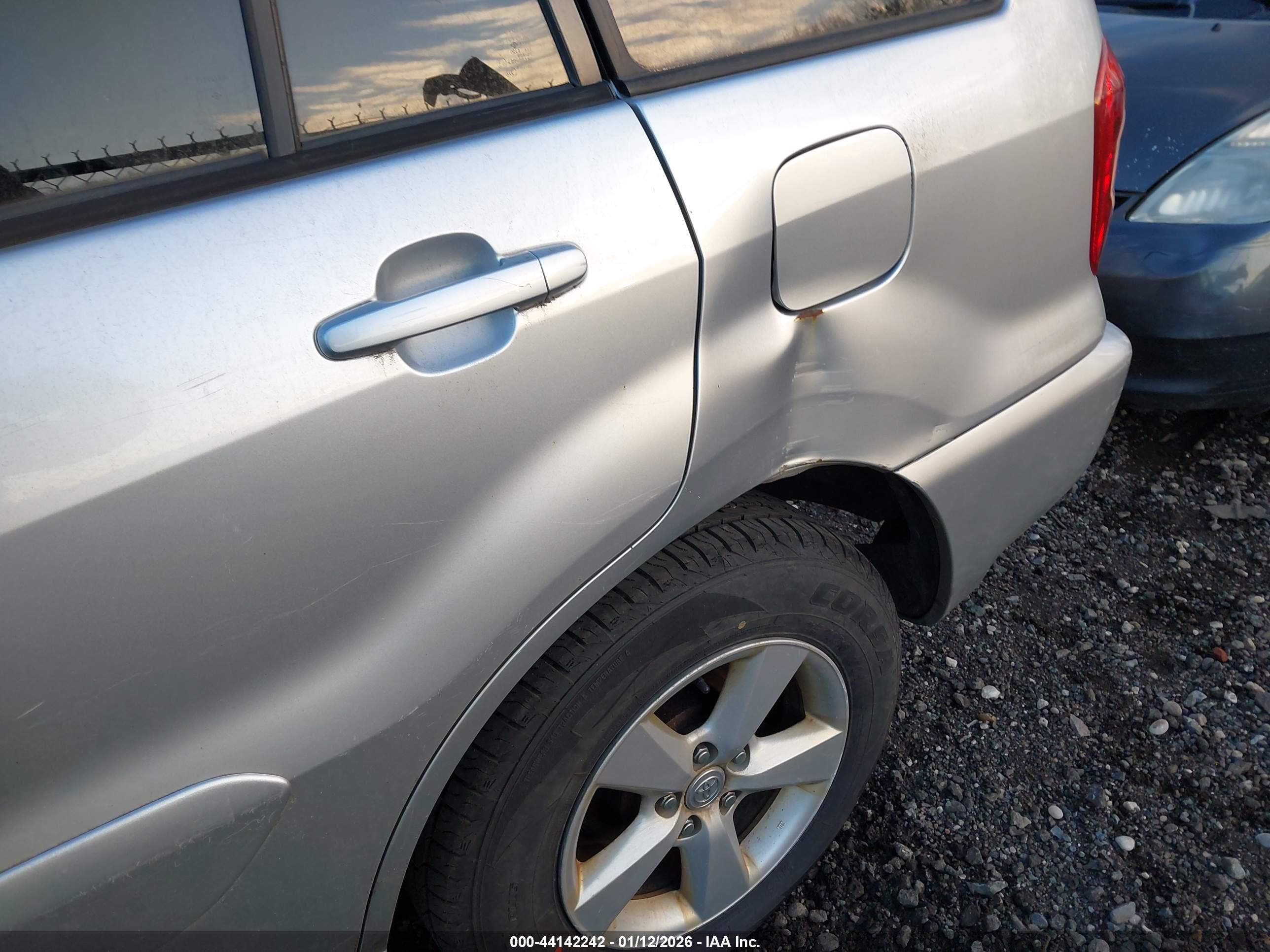 TOYOTA RAV4 image 6