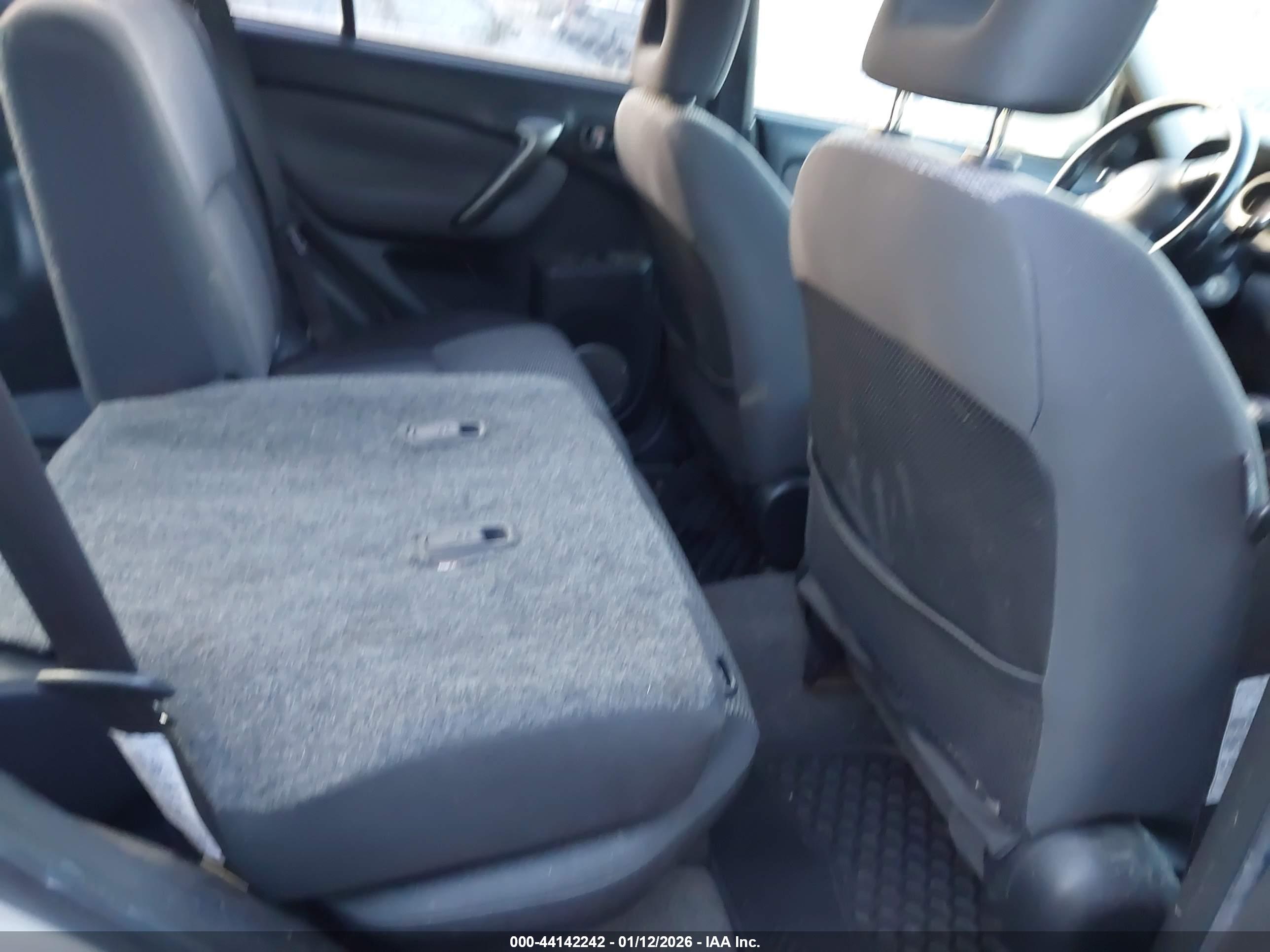 TOYOTA RAV4 image 8