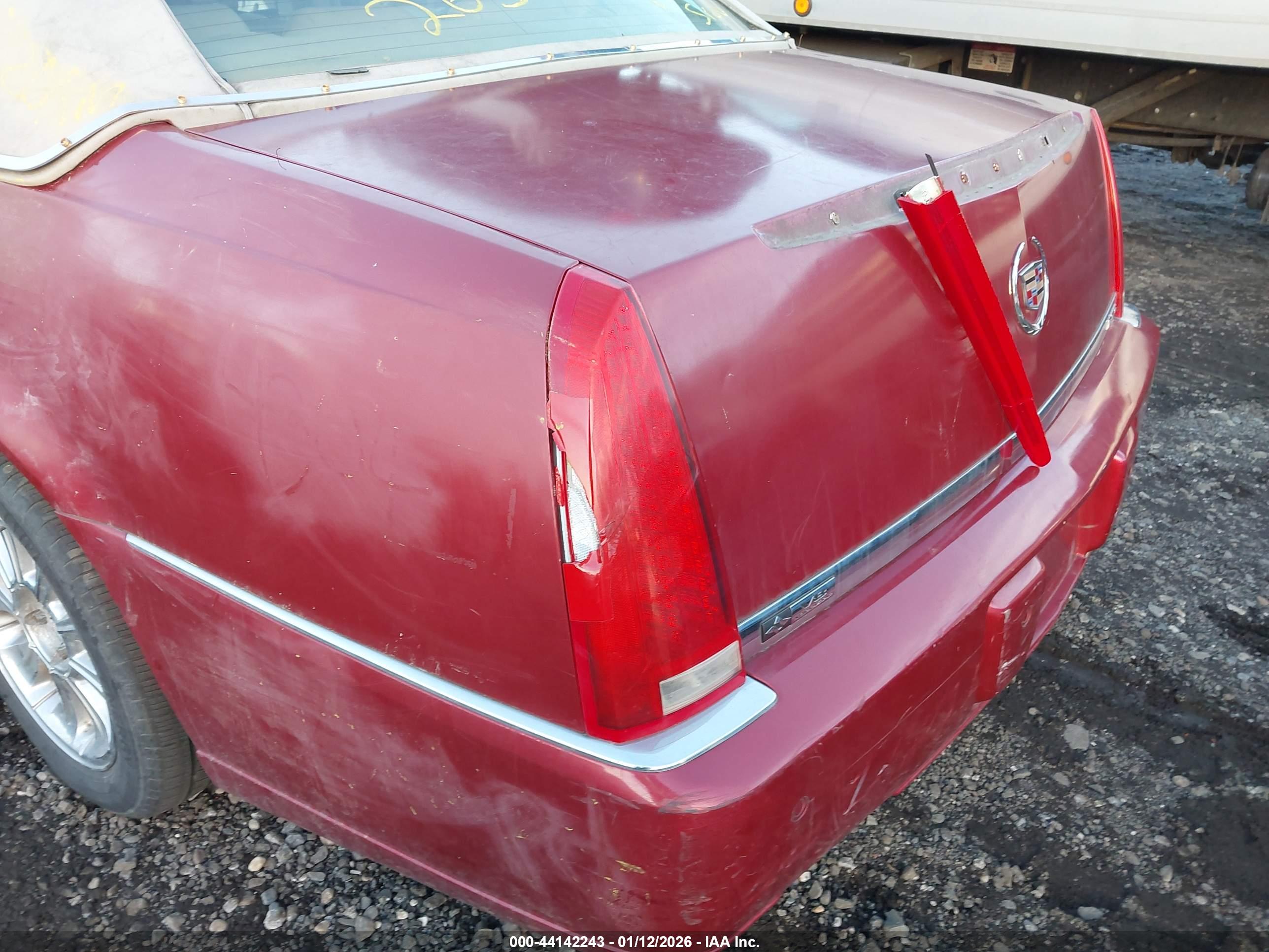 CADILLAC DTS image 6