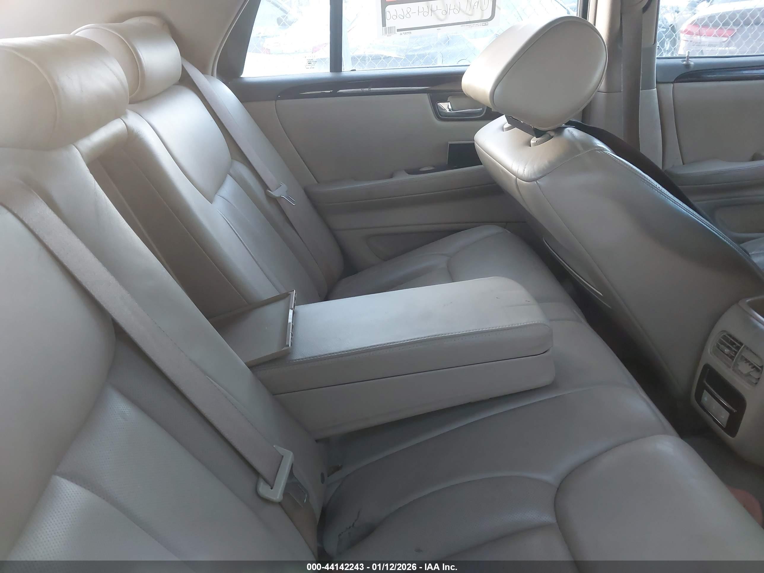 CADILLAC DTS image 8
