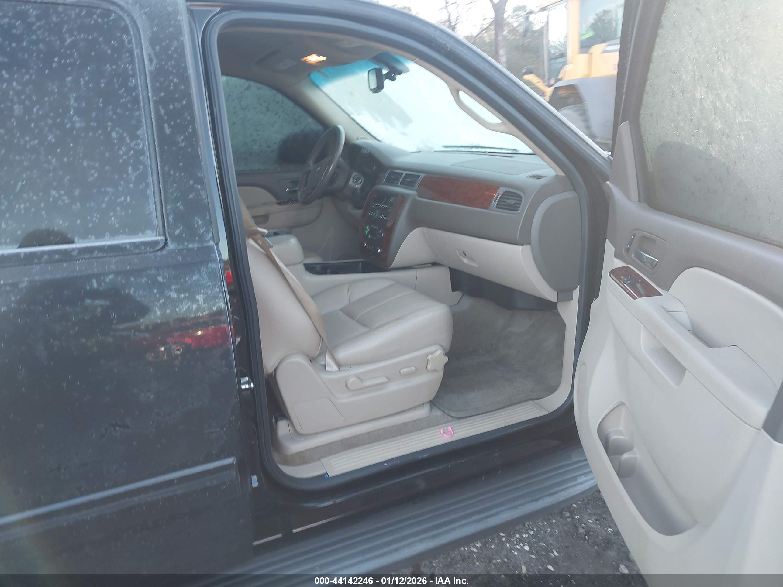 CHEVROLET TAHOE image 5