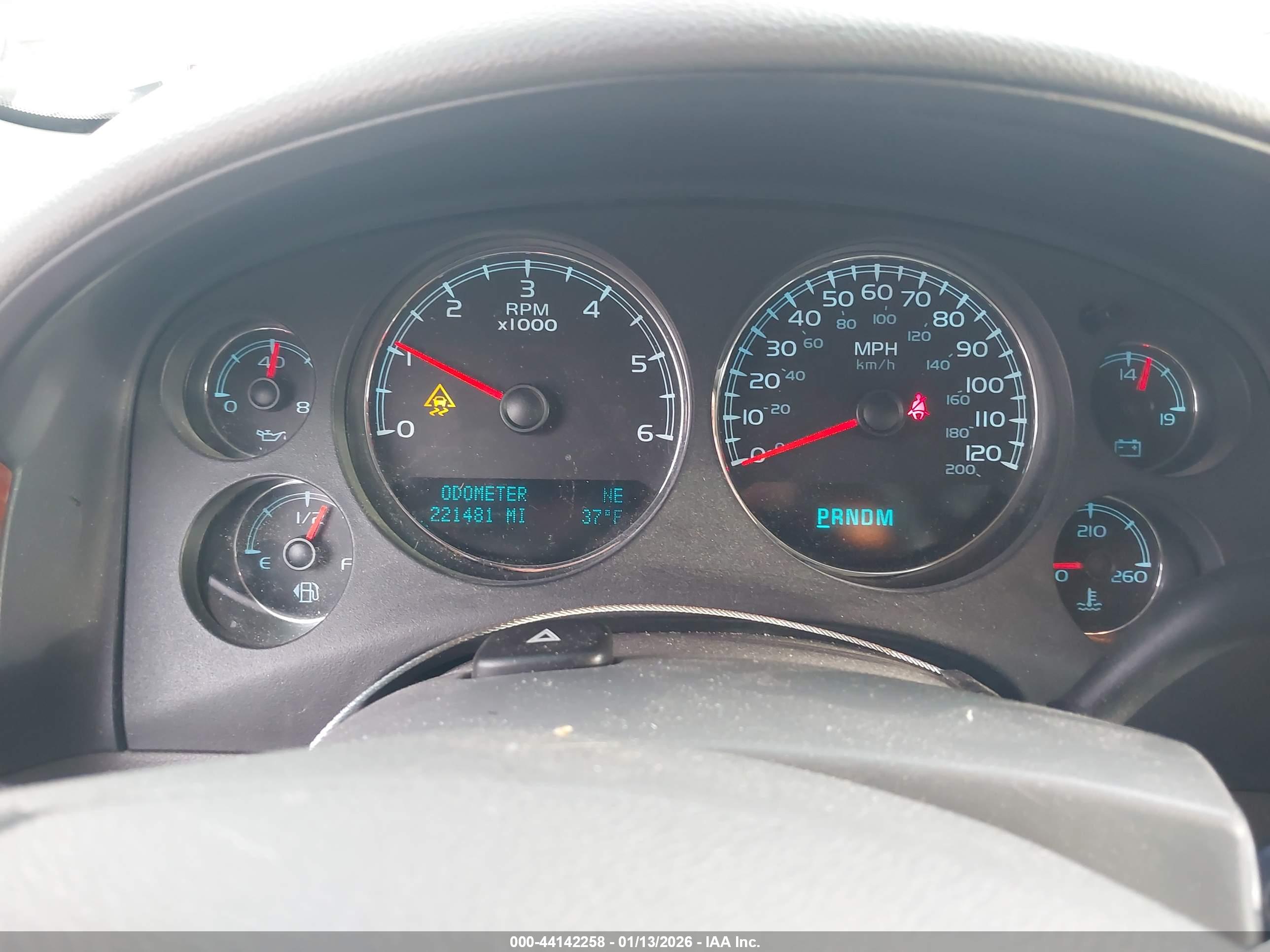 CHEVROLET SUBURBAN image 7