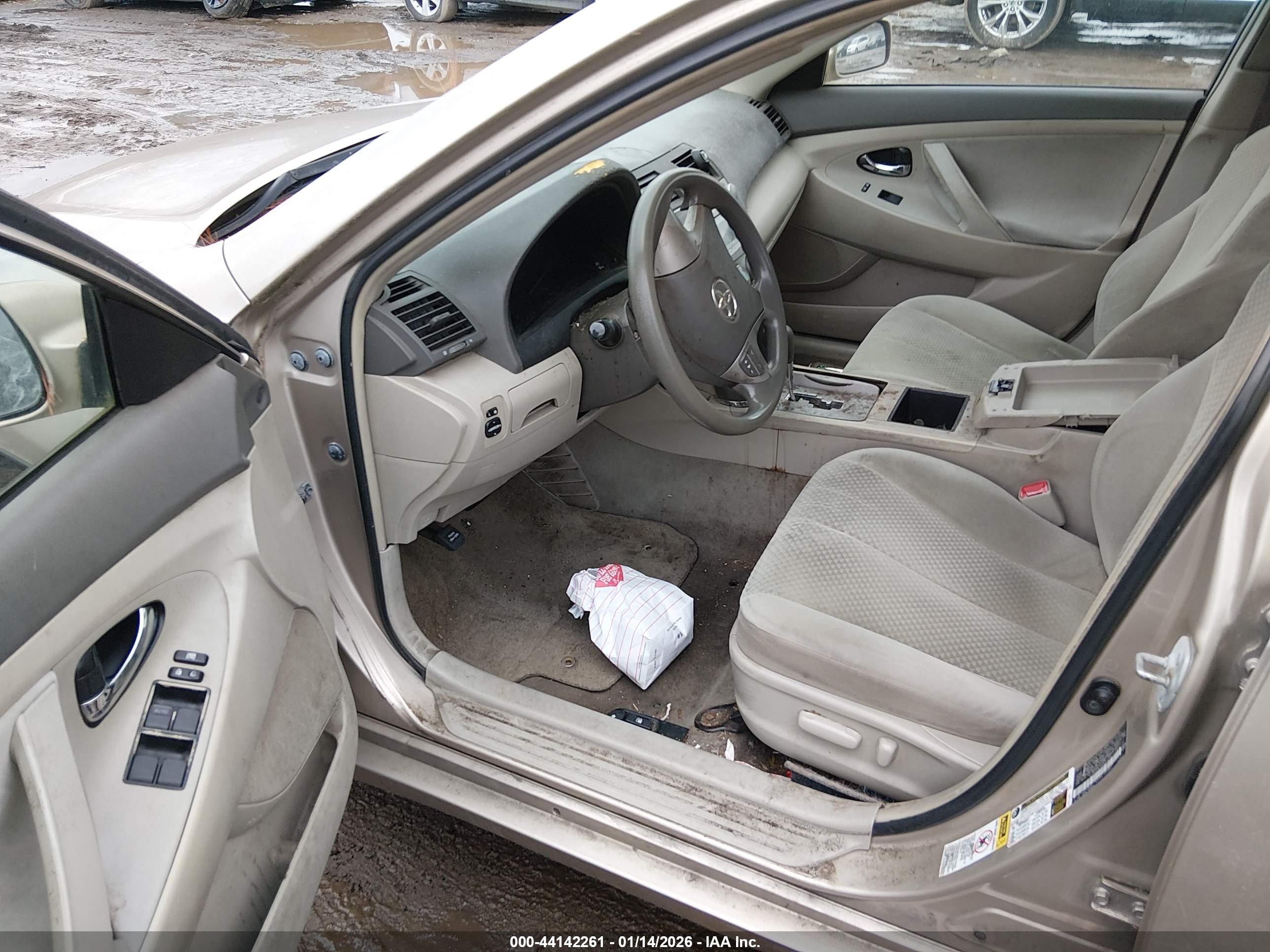 TOYOTA CAMRY image 5