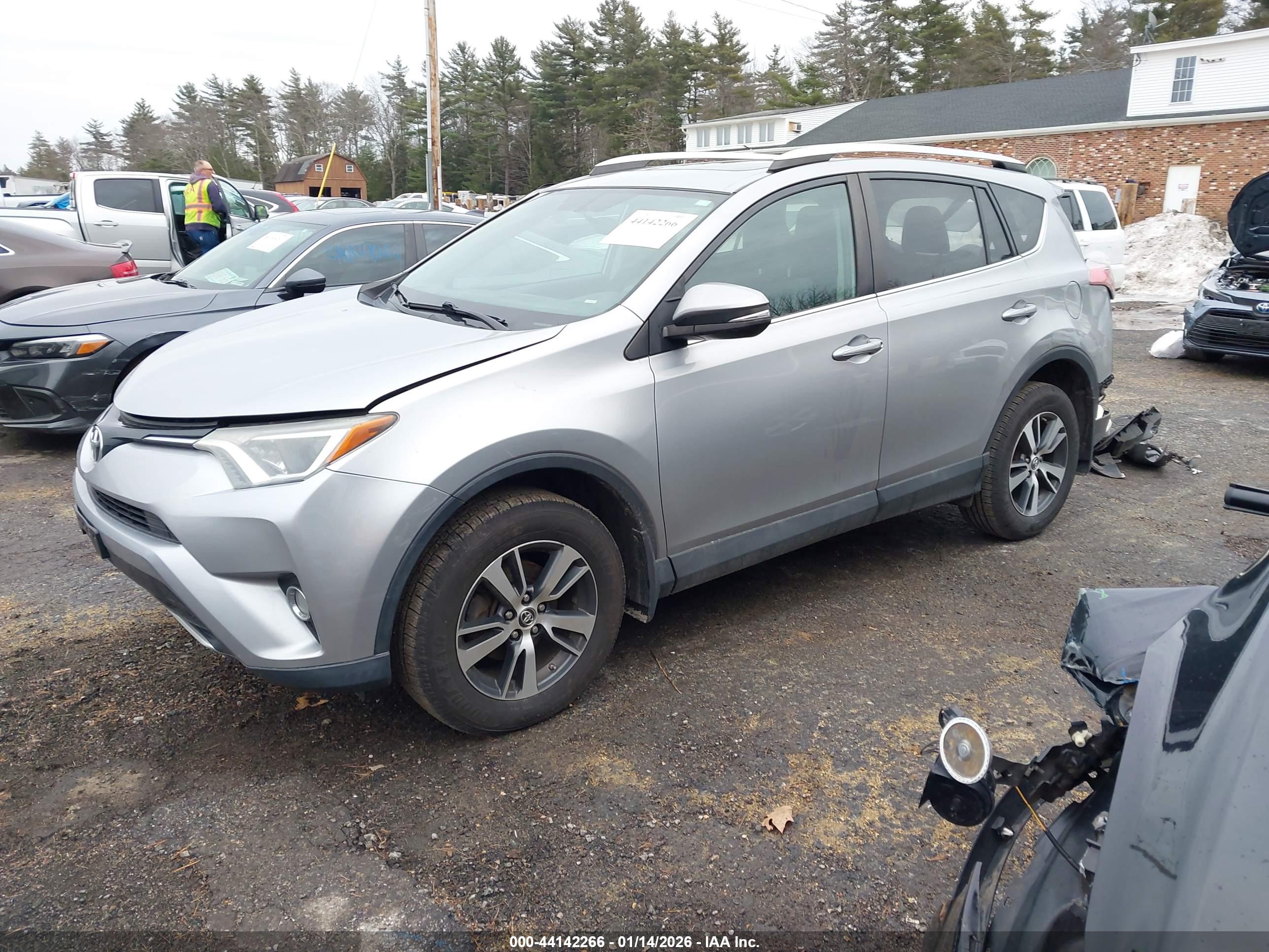 TOYOTA RAV4 image 2