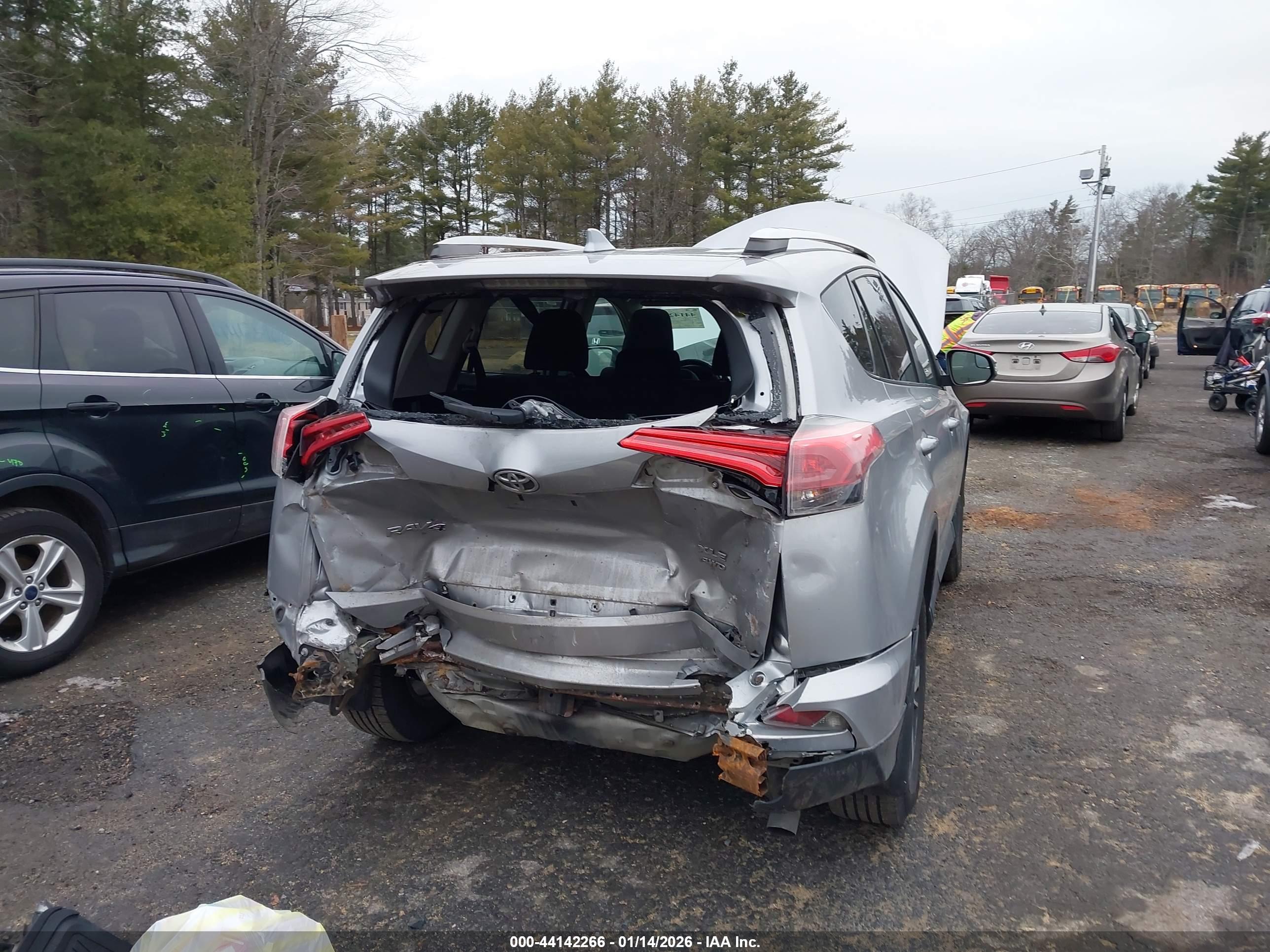 TOYOTA RAV4 image 6
