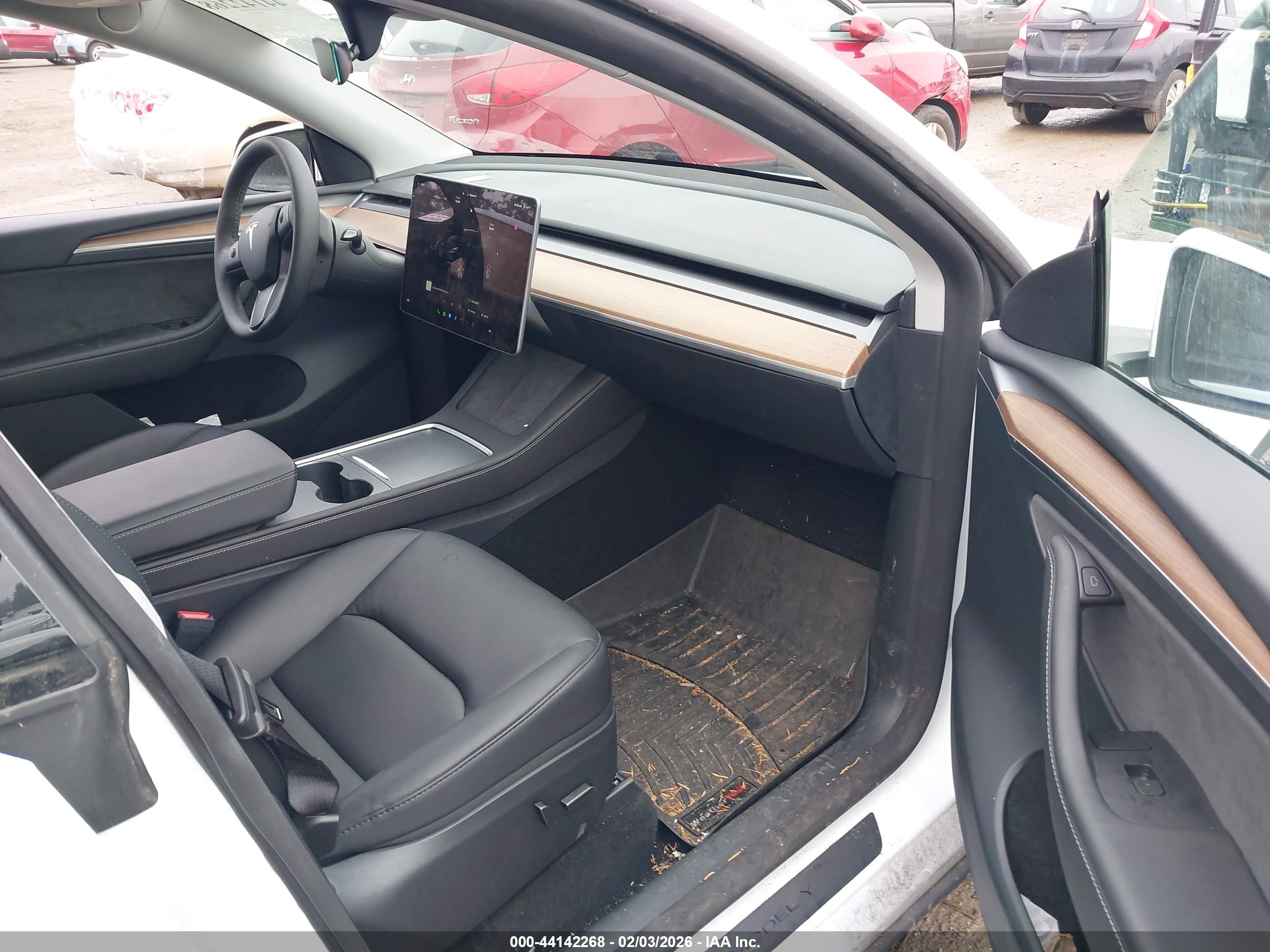 TESLA MODEL image 5
