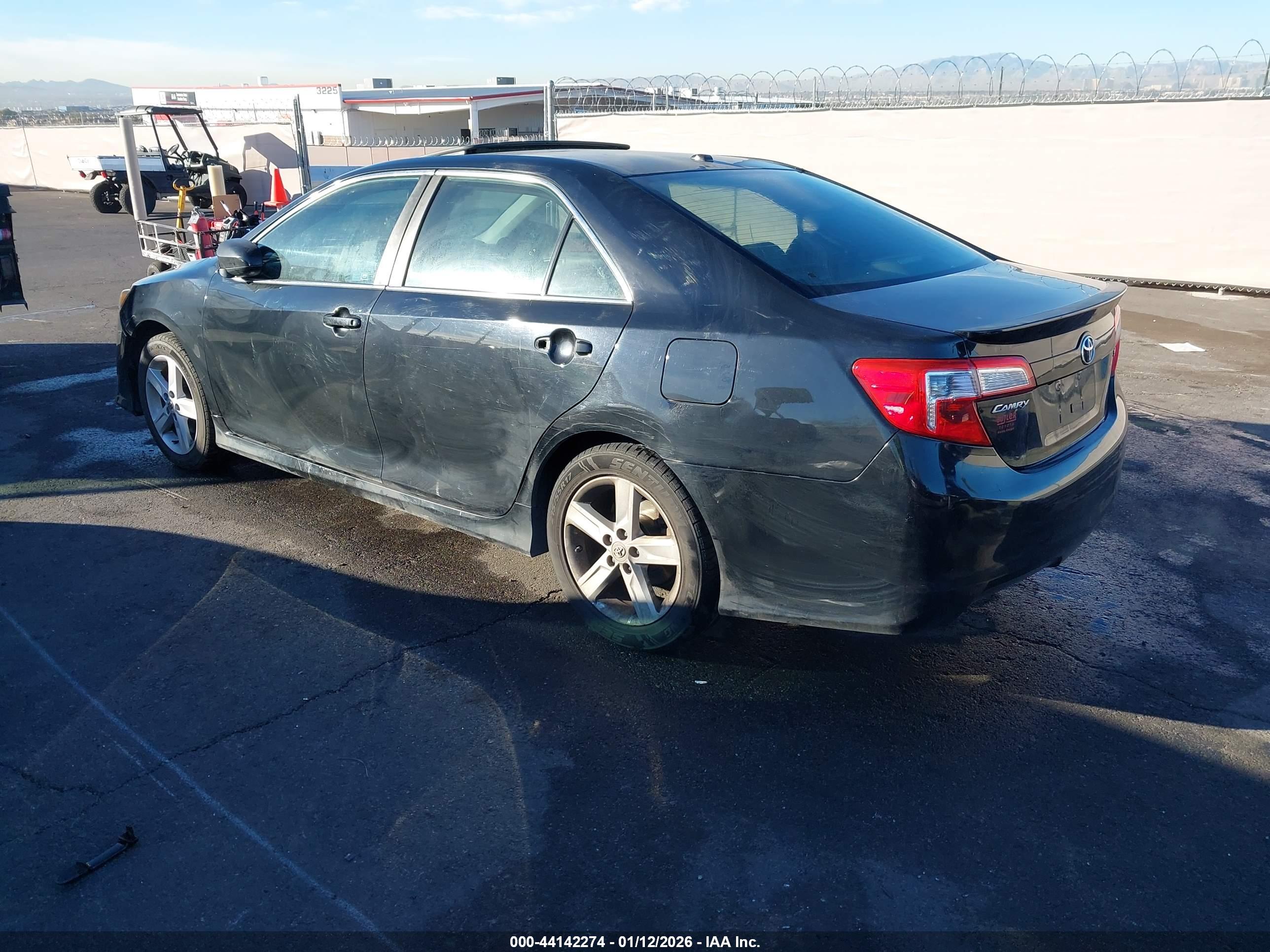 TOYOTA CAMRY image 3