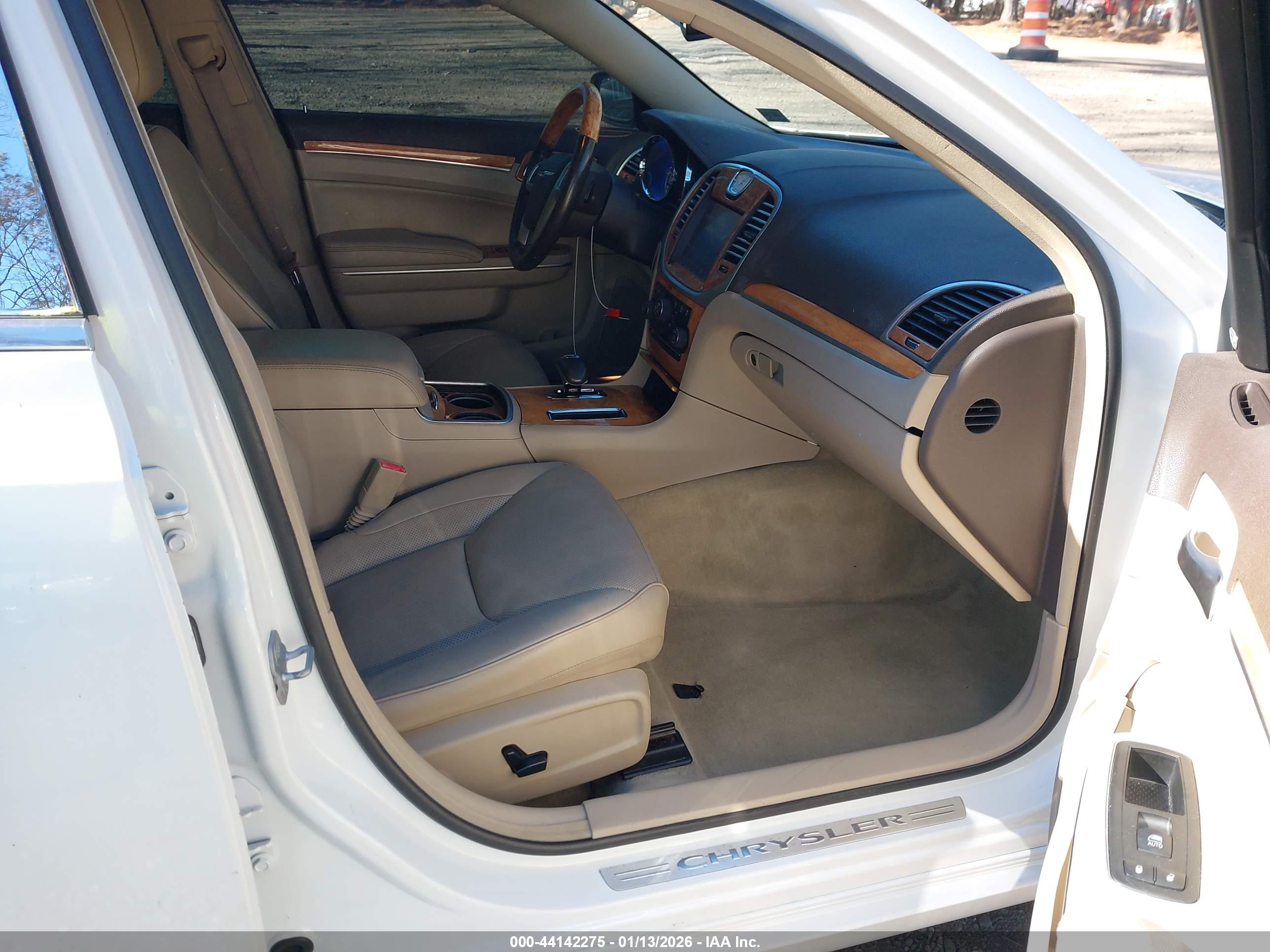 CHRYSLER 300C image 5