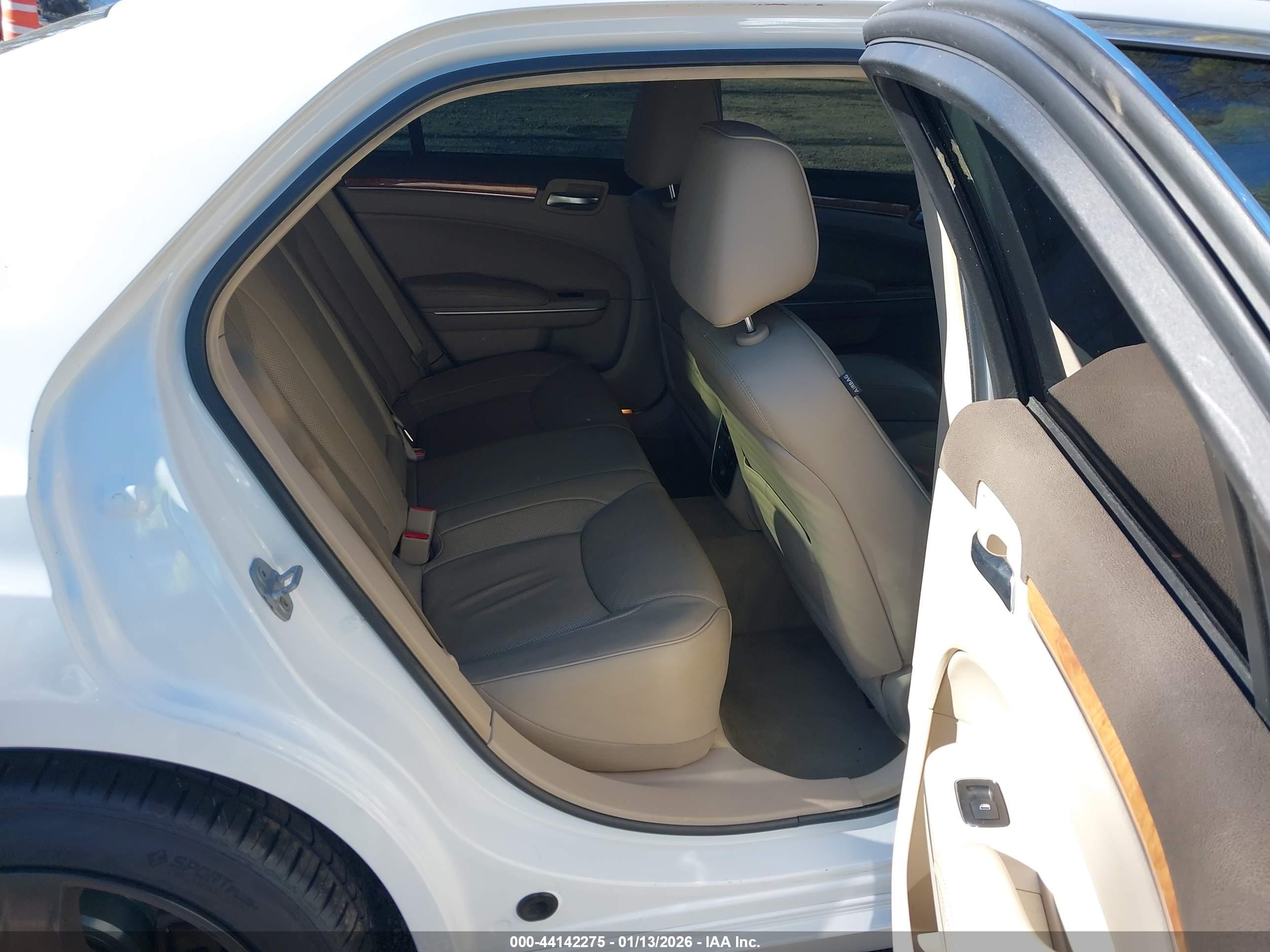CHRYSLER 300C image 8