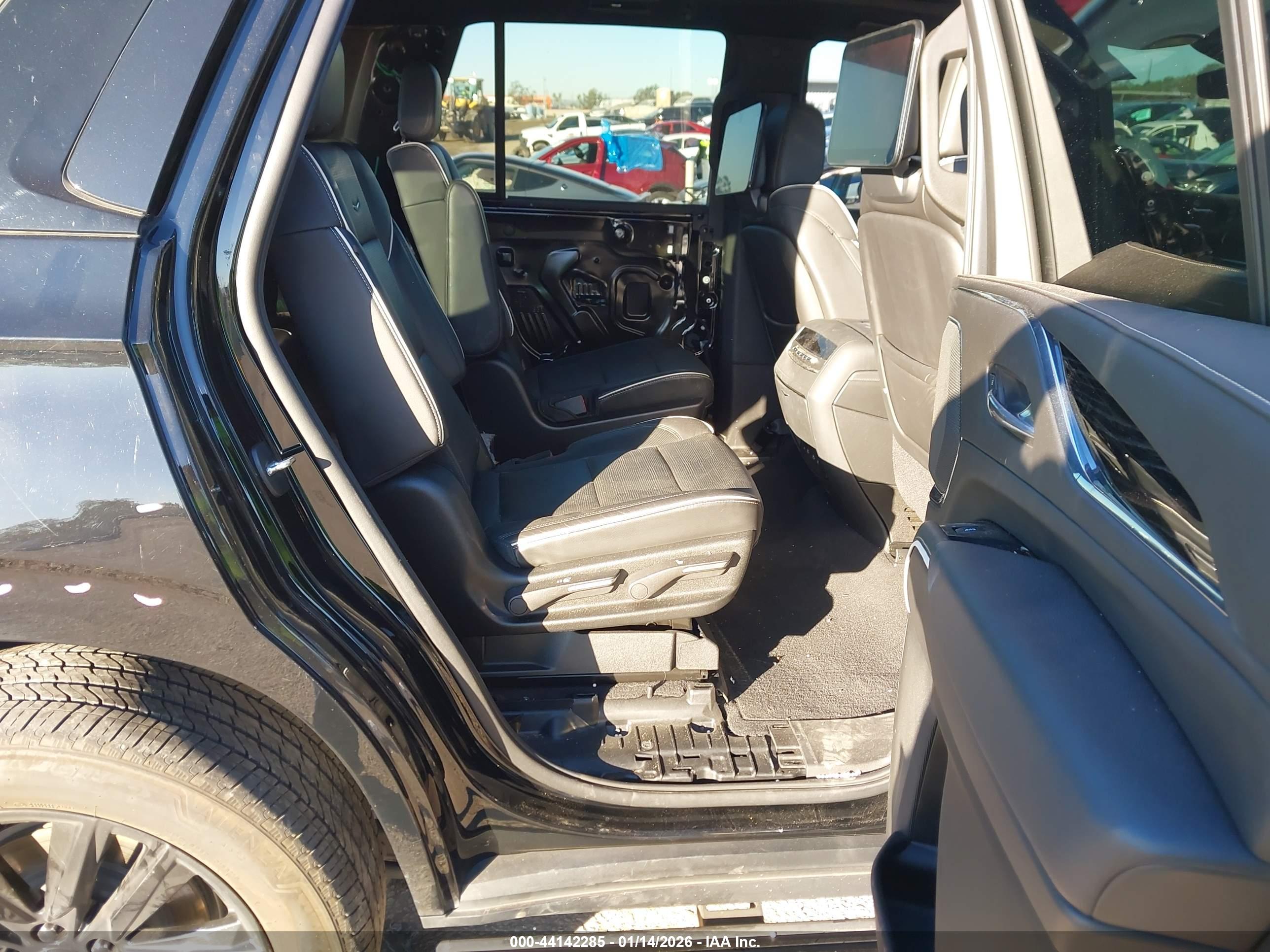 CADILLAC ESCALADE image 8