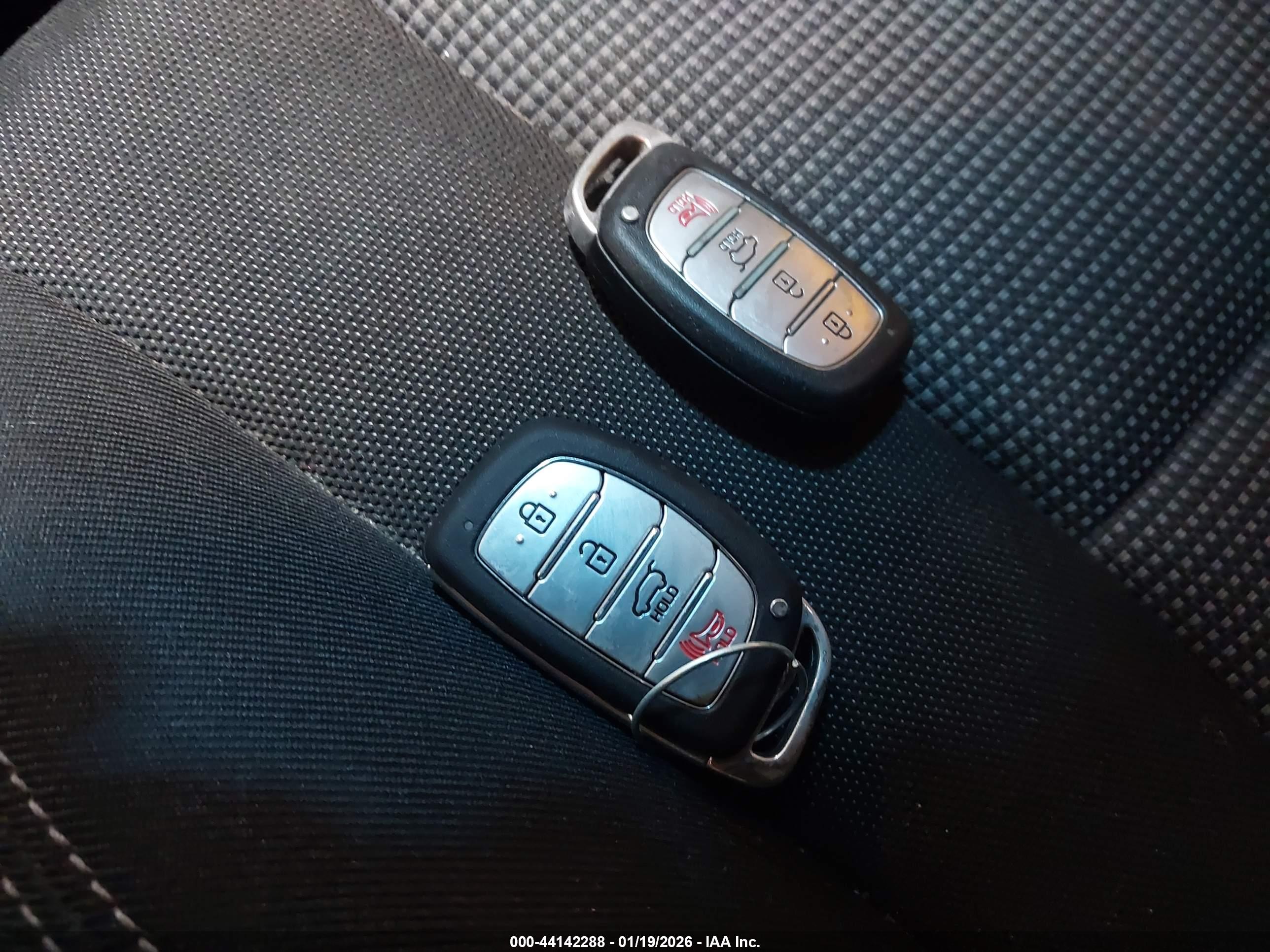 HYUNDAI ELANTRA image 11