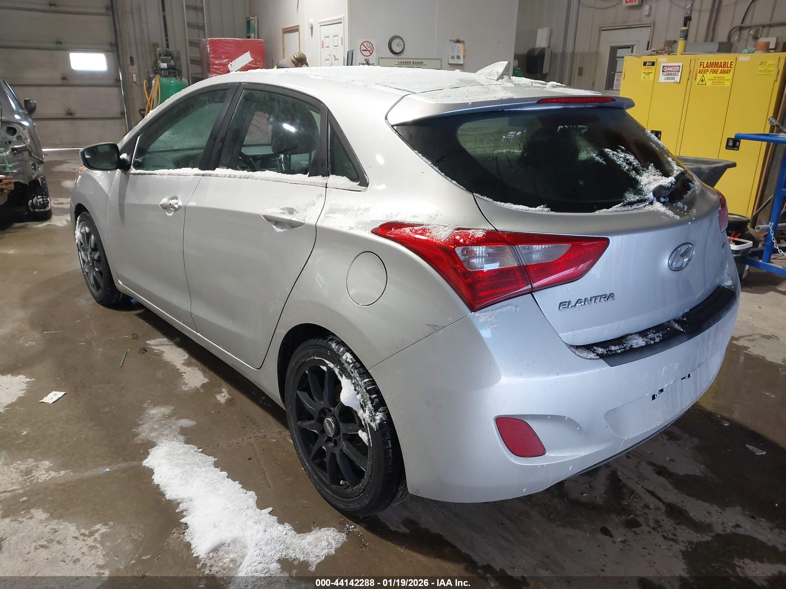 HYUNDAI ELANTRA image 3