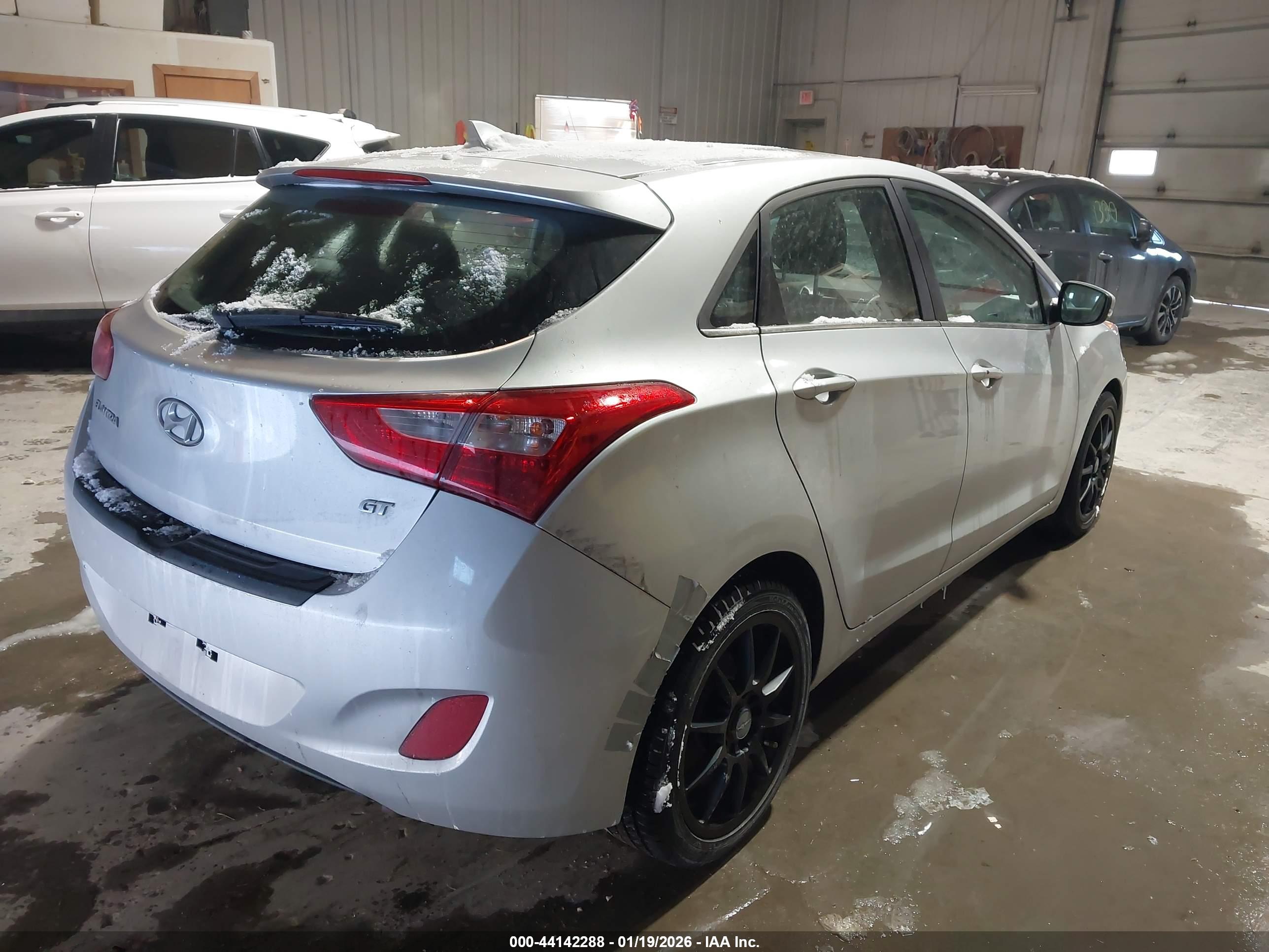 HYUNDAI ELANTRA image 4