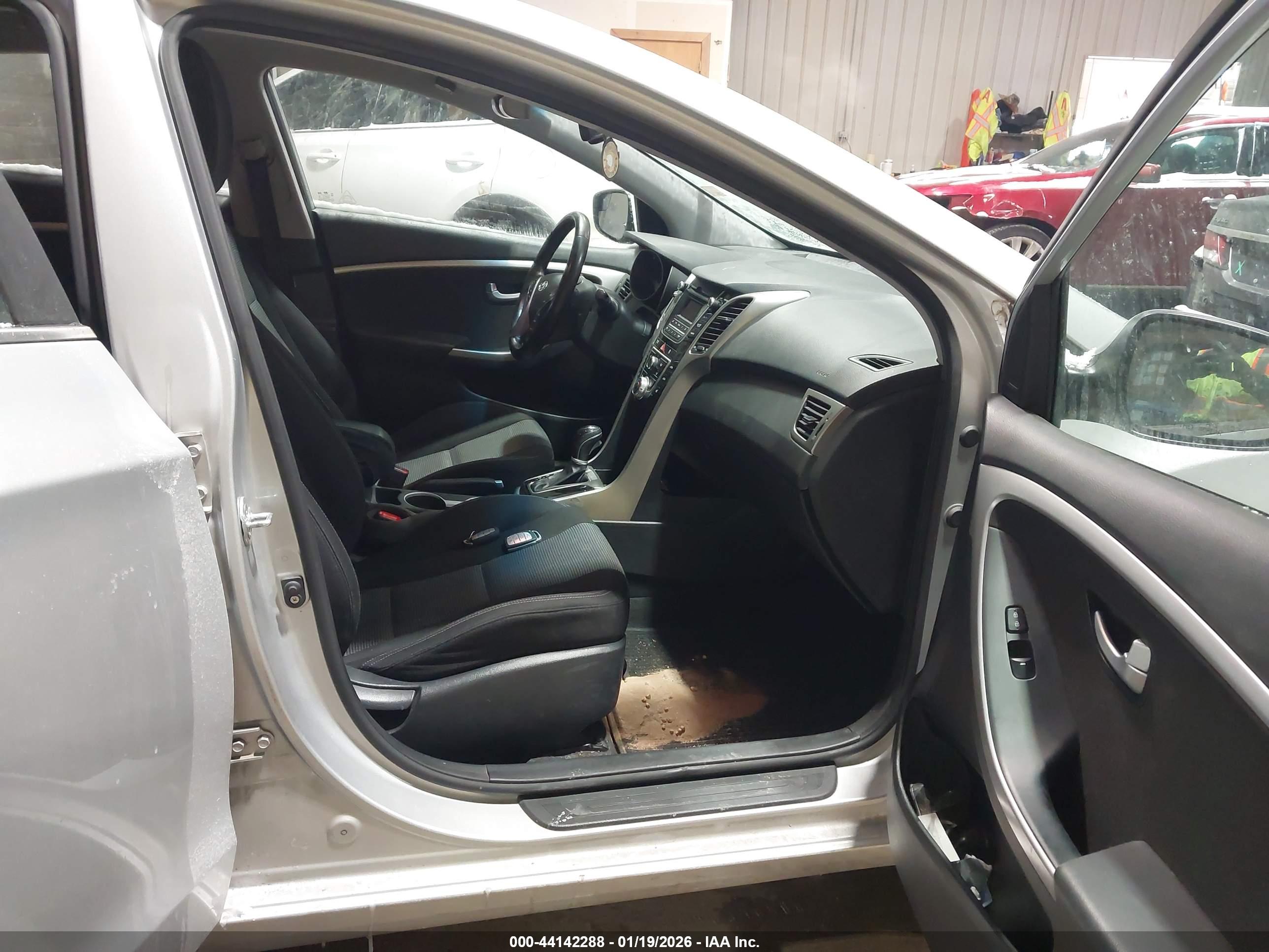 HYUNDAI ELANTRA image 5