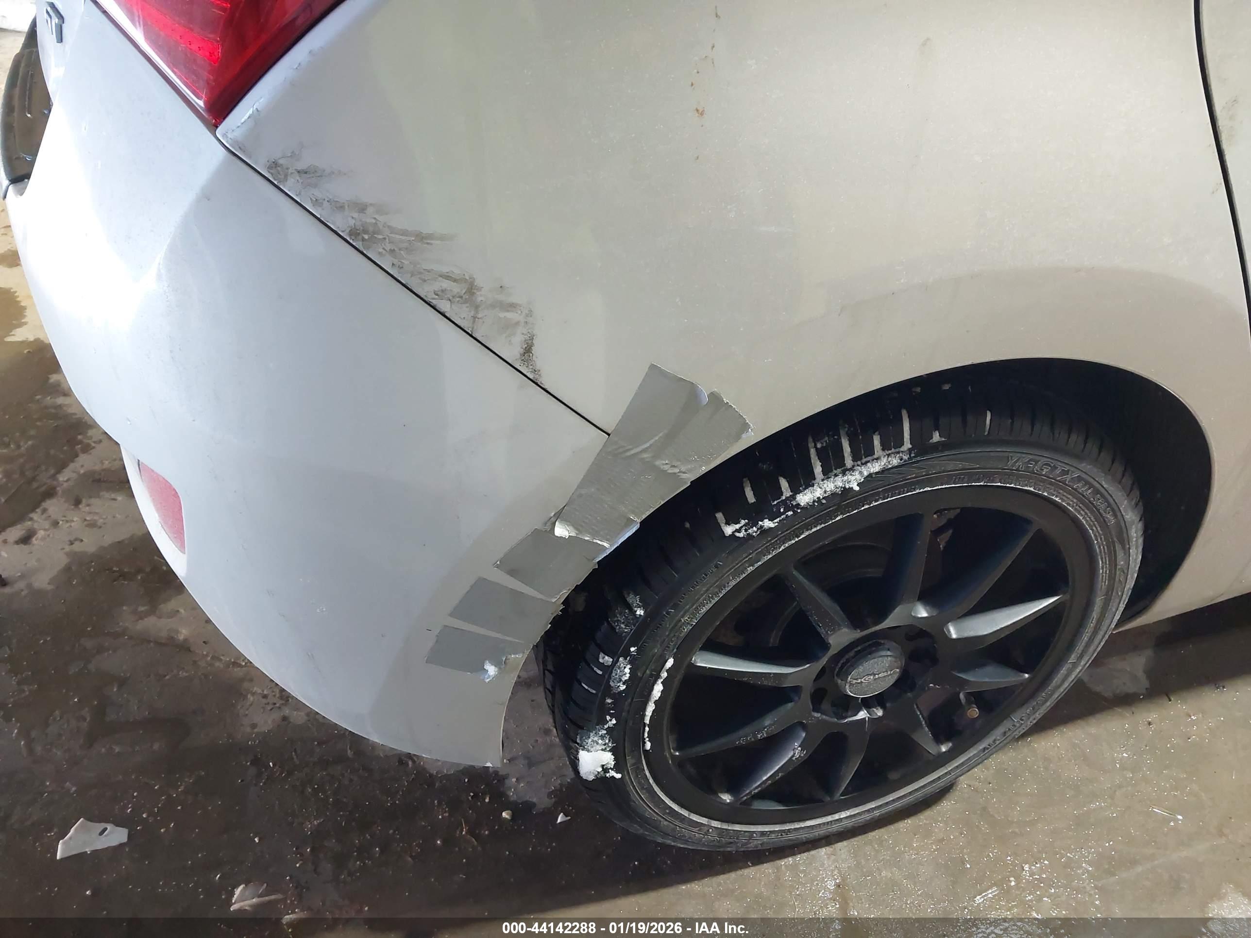 HYUNDAI ELANTRA image 6