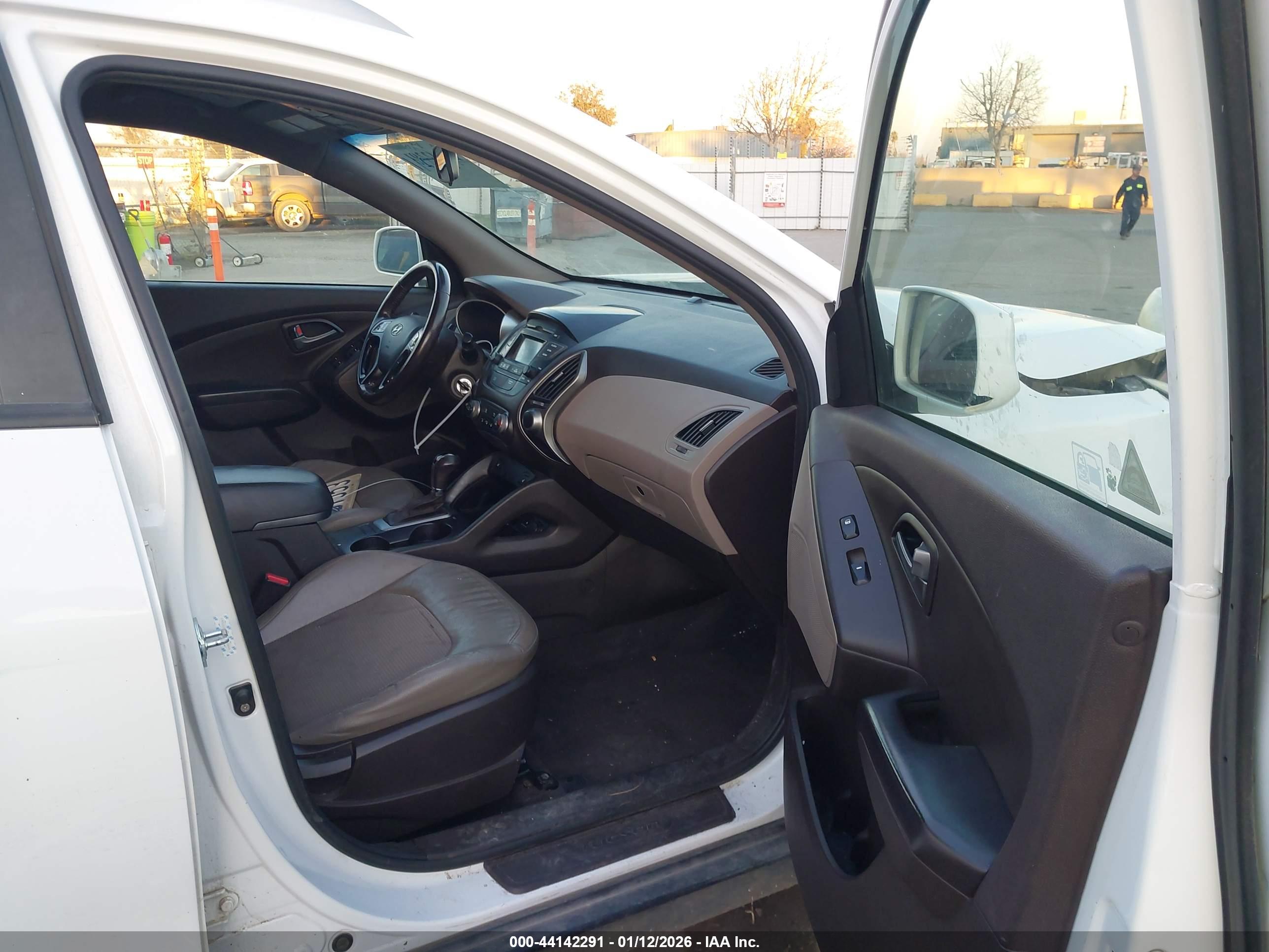 HYUNDAI TUCSON image 5
