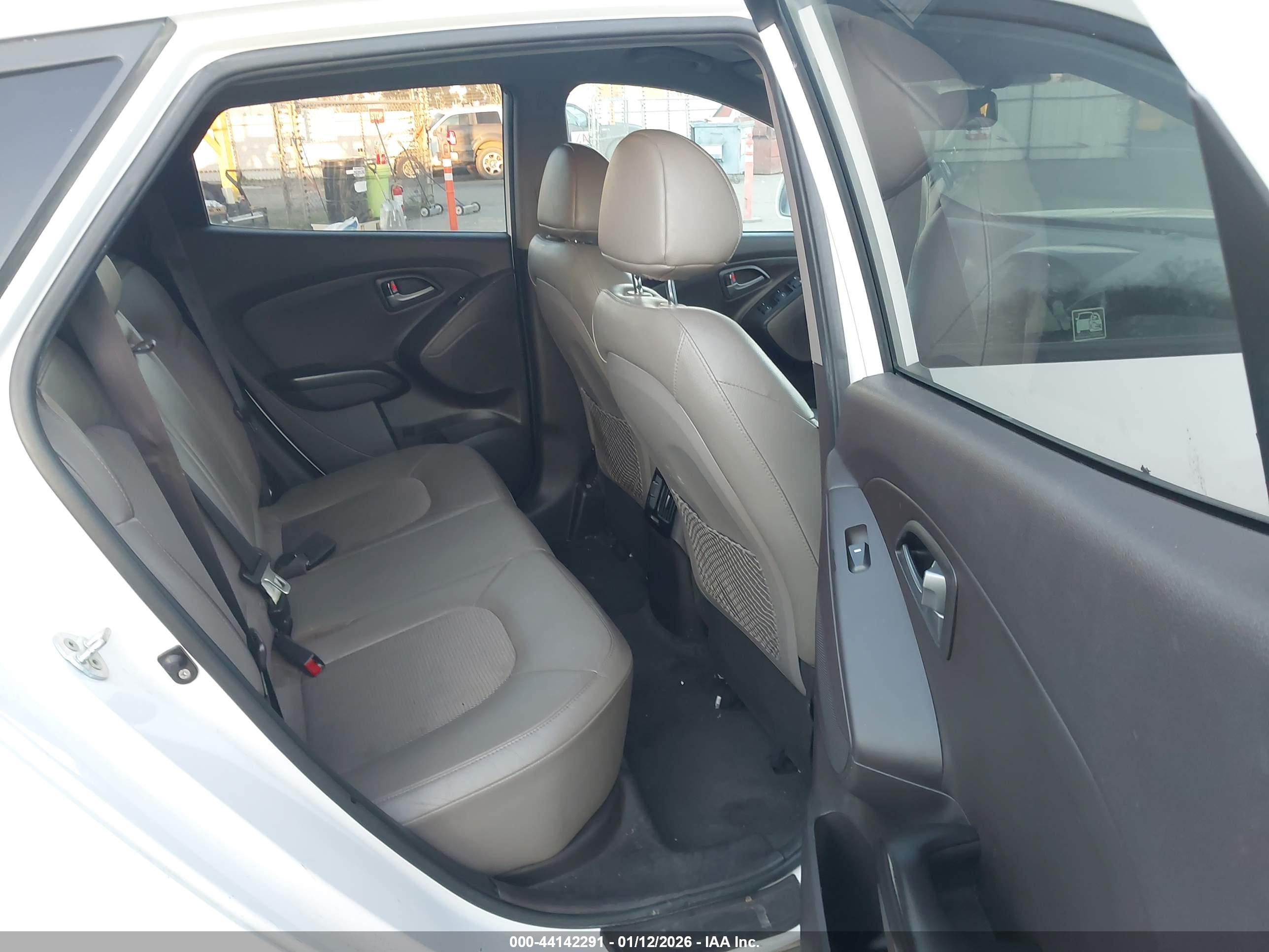 HYUNDAI TUCSON image 8